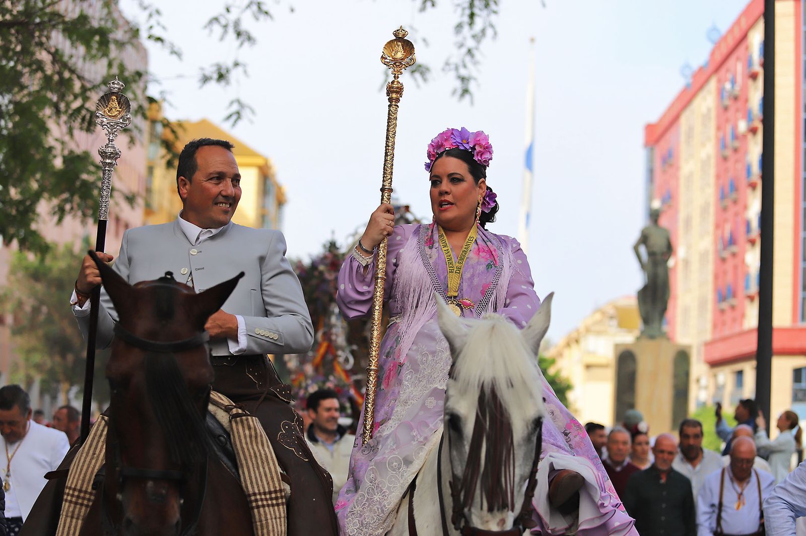 El Rocío 2023: Imágenes de la Hermandad de Emigrantes en su salida de Huelva