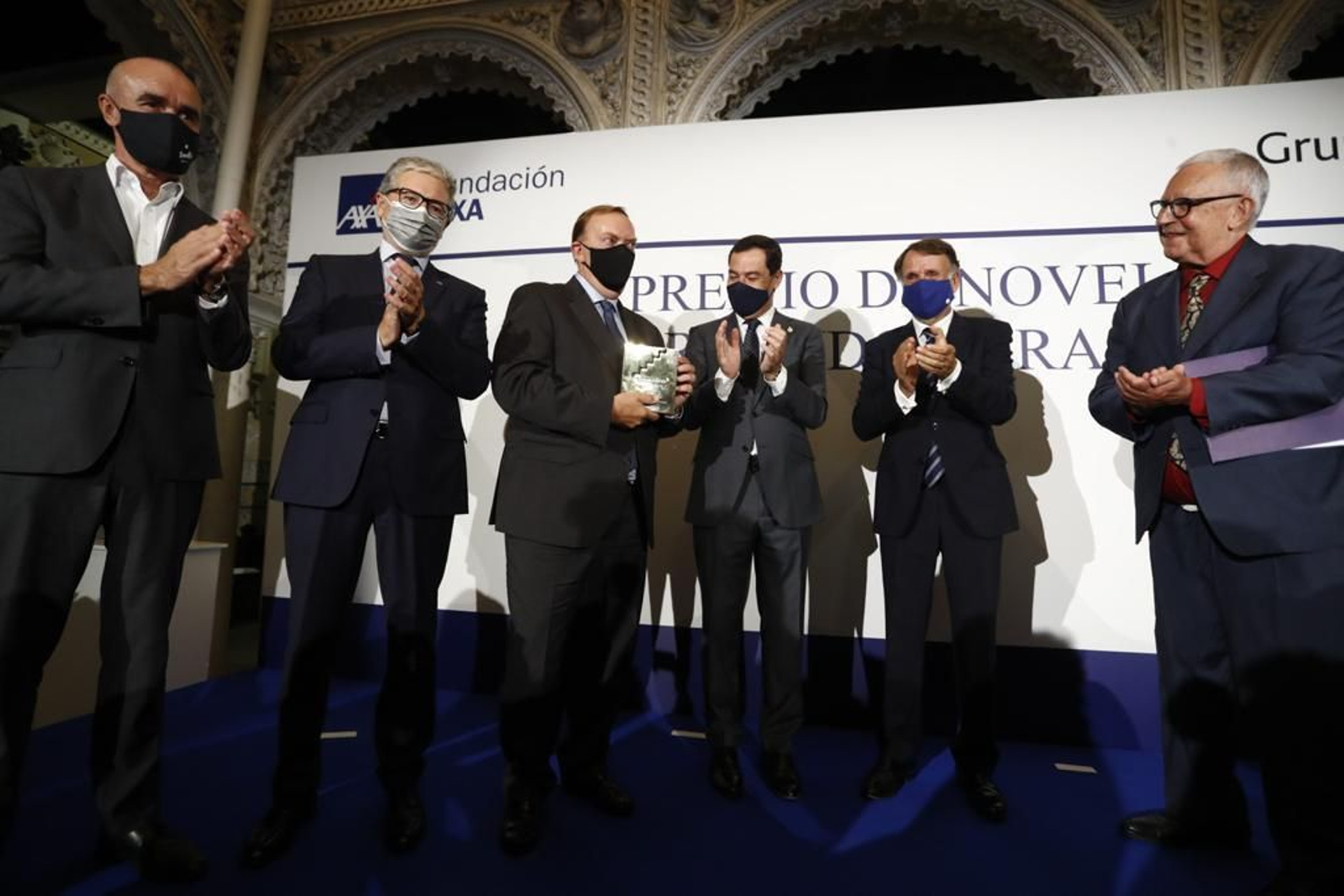 Gonzalo Giner recoge el galardón.