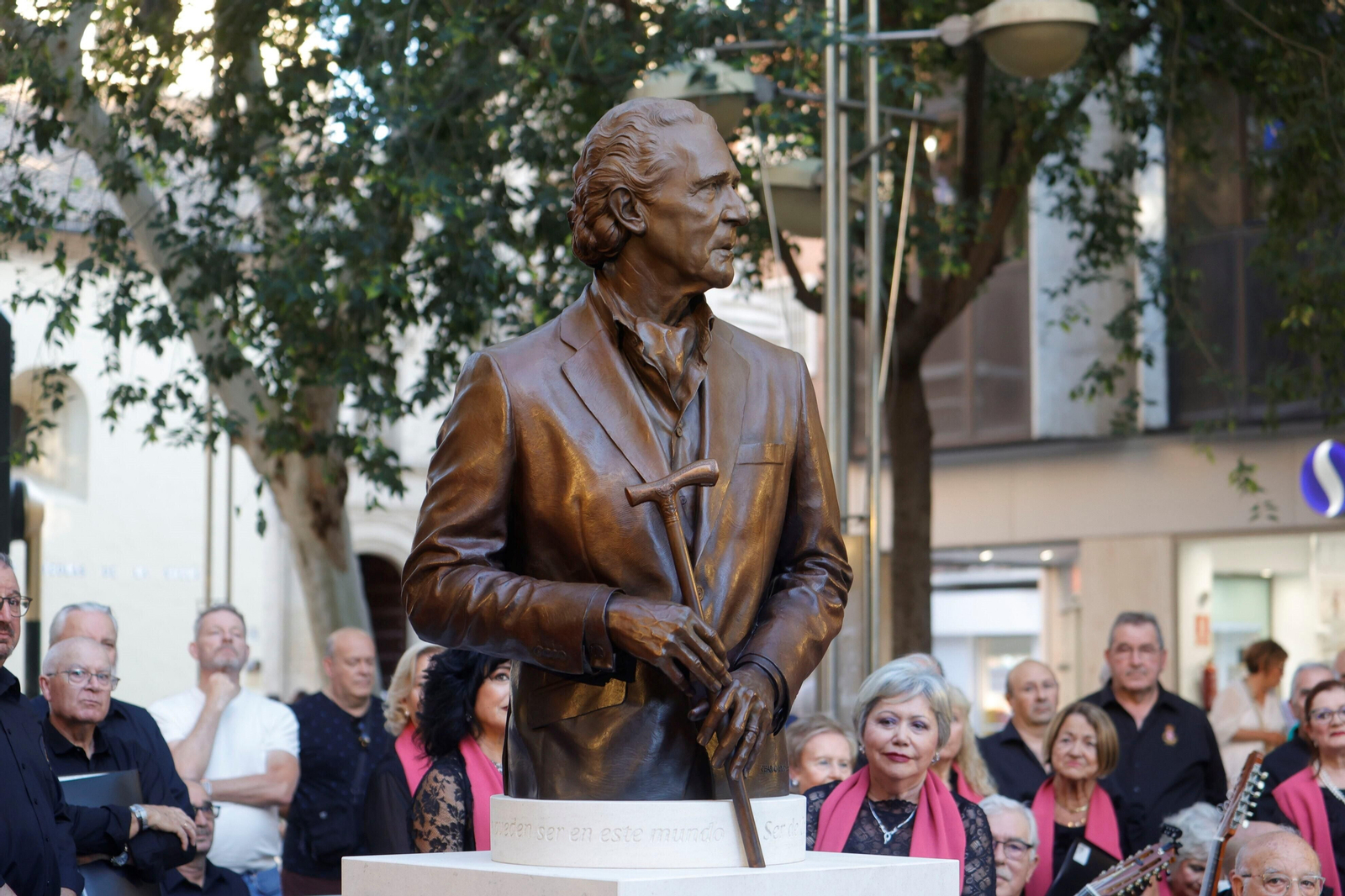 Las fotos del descubrimiento del busto homenaje a Antonio Gala en Córdoba
