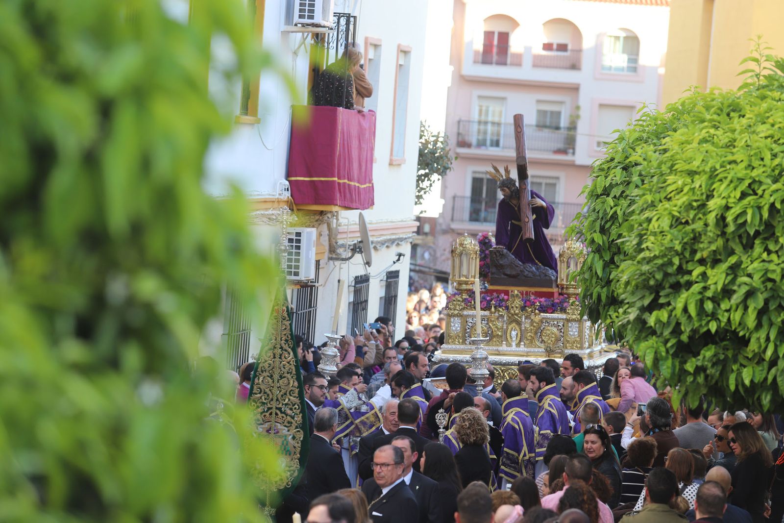 Imágenes del traslado del Cristo de Las Penas en sus Tres Caídas a la Milagrosa