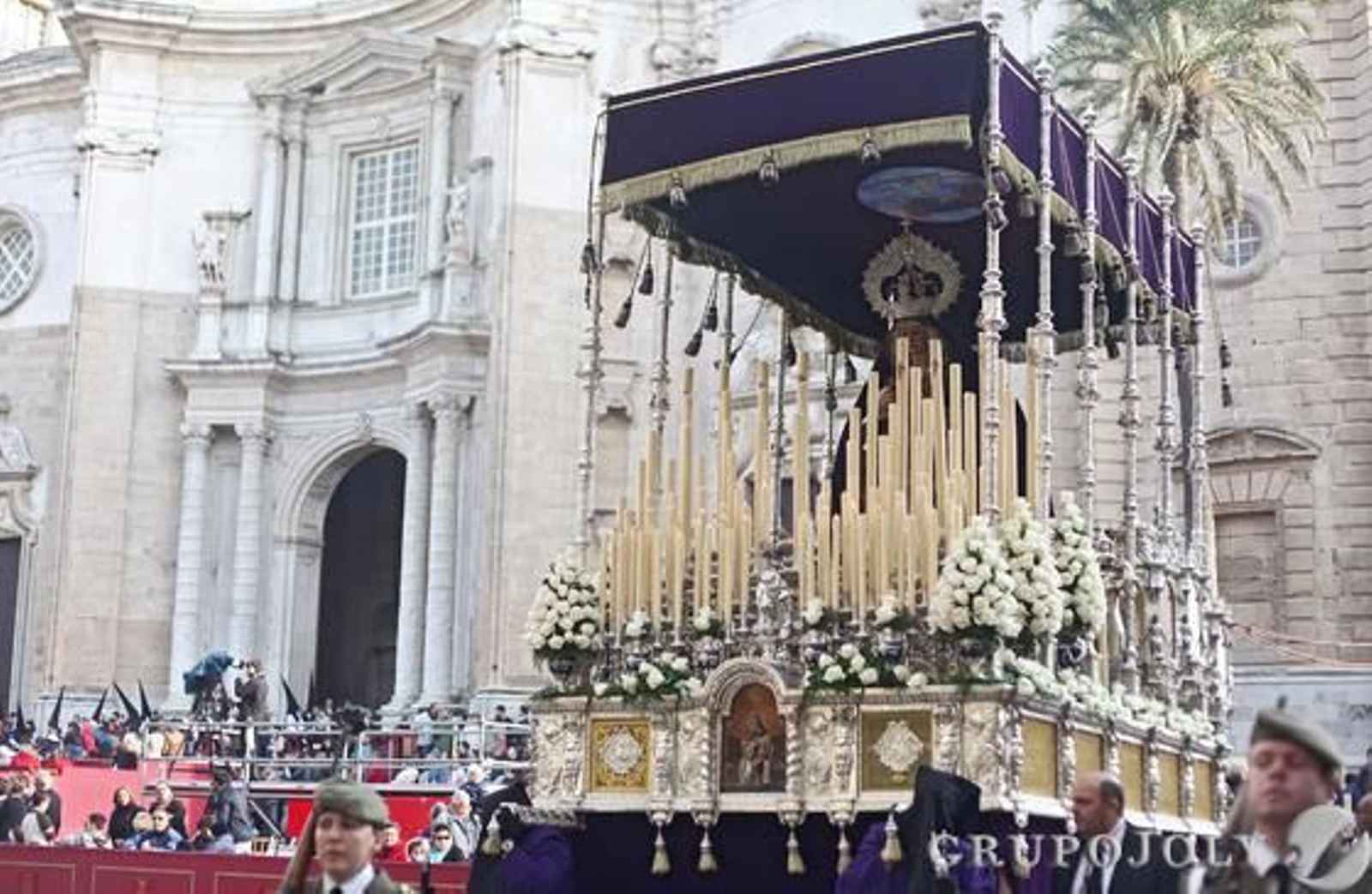 Venerable, Real, Militar y Nacional Cofradía del Santísimo Cristo de la Piedad y María Santísima de las Lágrimas.  Foto: Jesus Marin