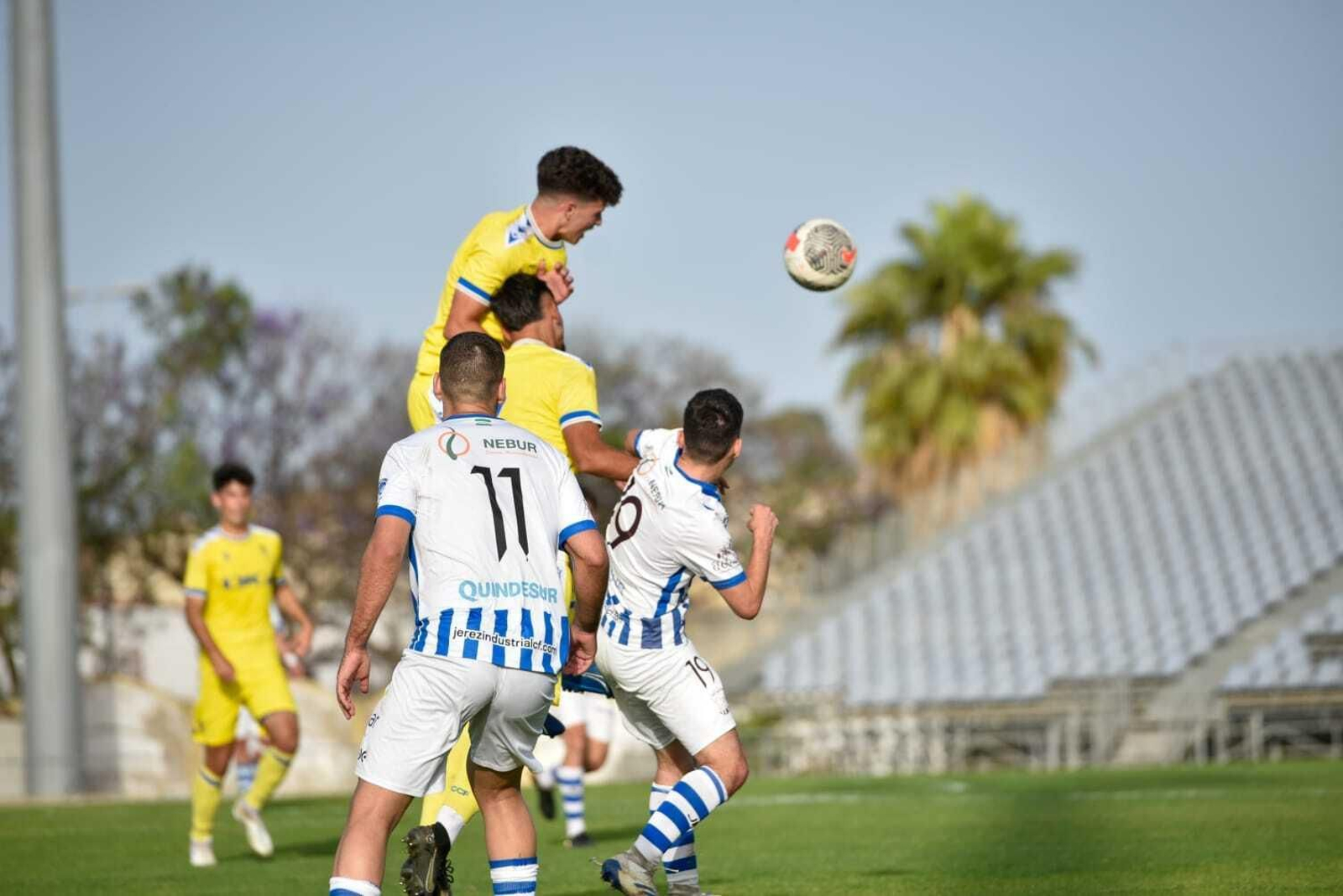 Imágenes del empate entre el Jerez Industrial y Cádiz Balón