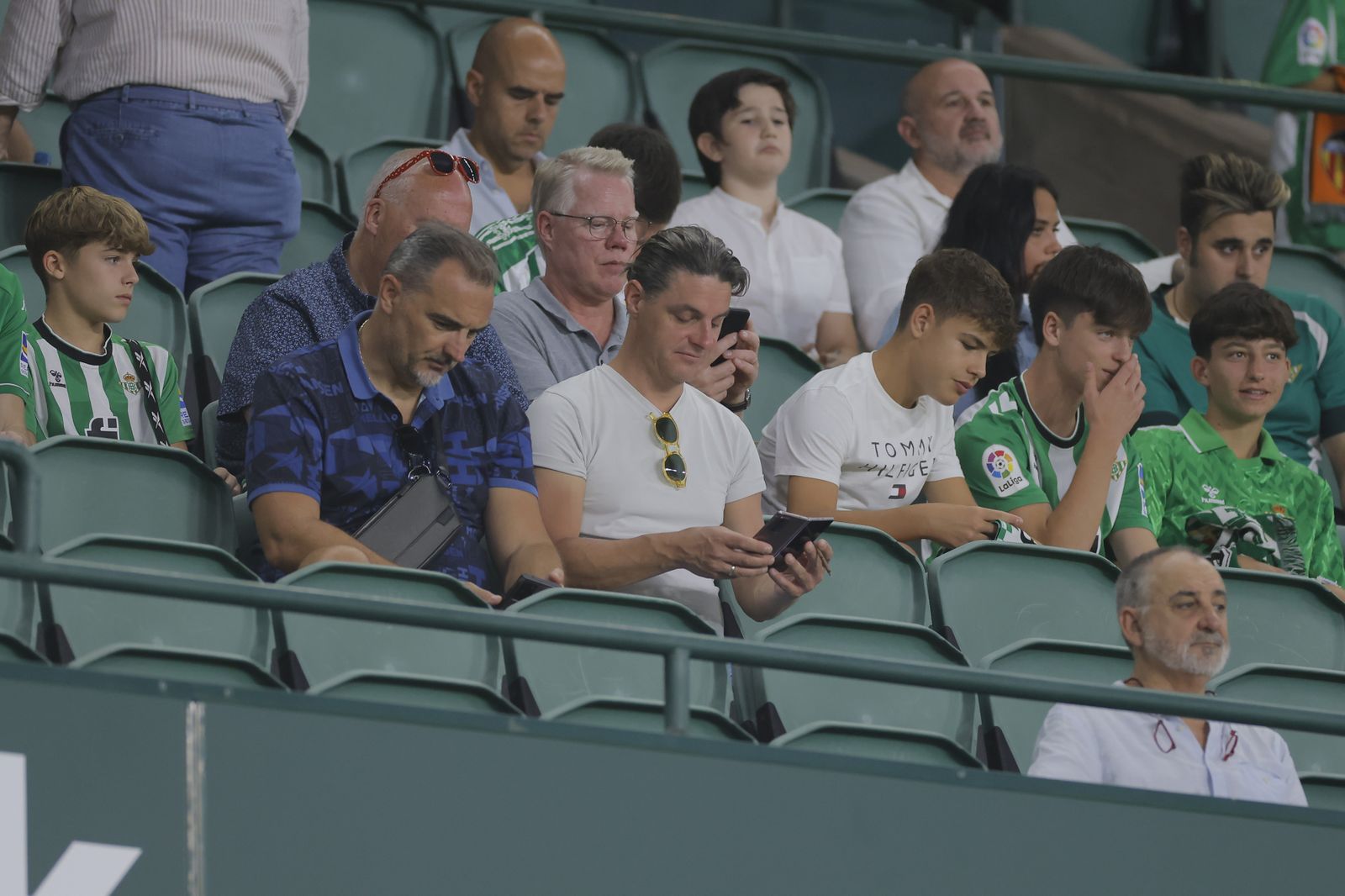 Búscate en las fotos del Betis-Valencia