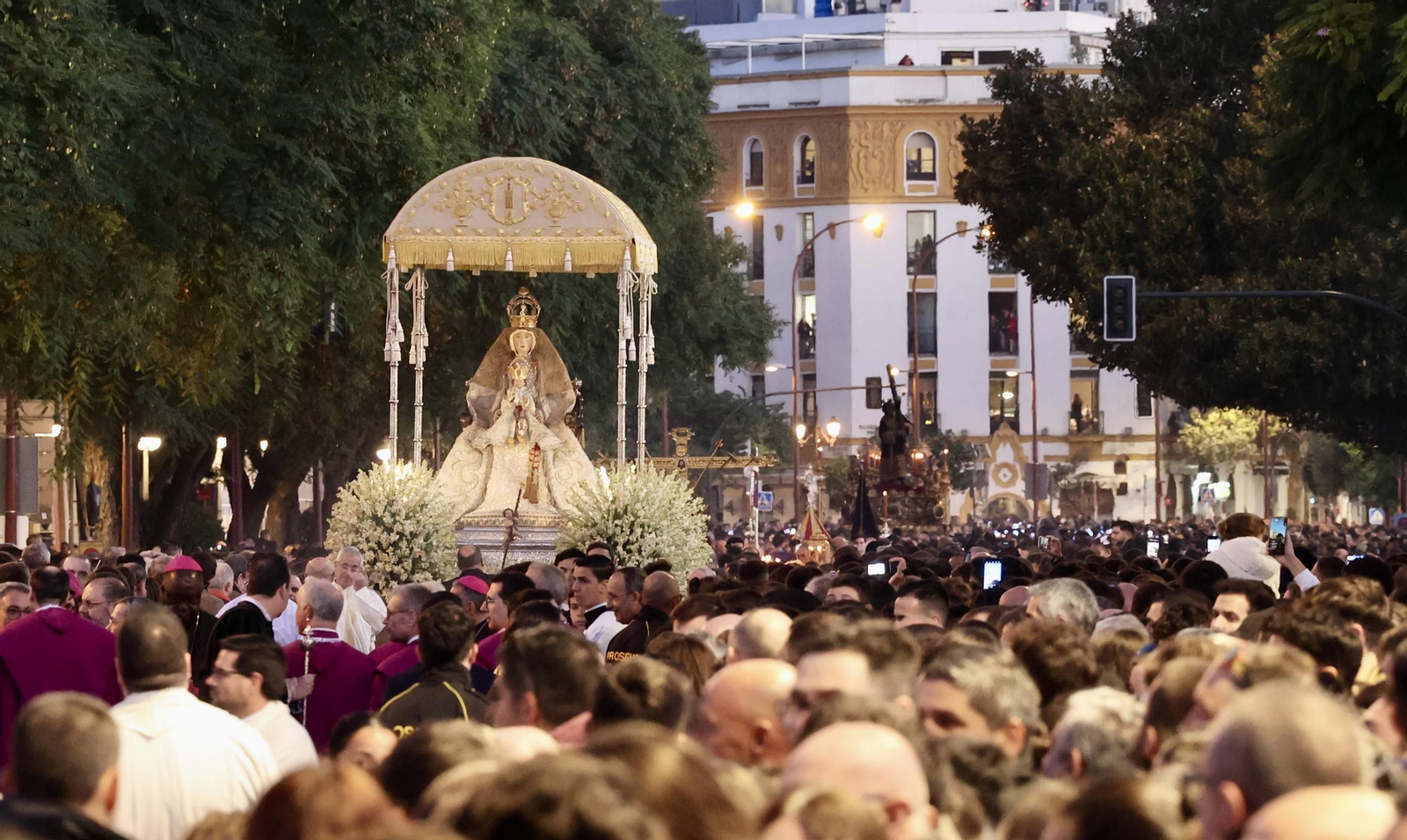 Las mejores imágenes de la Magna a su paso por la Maestranza