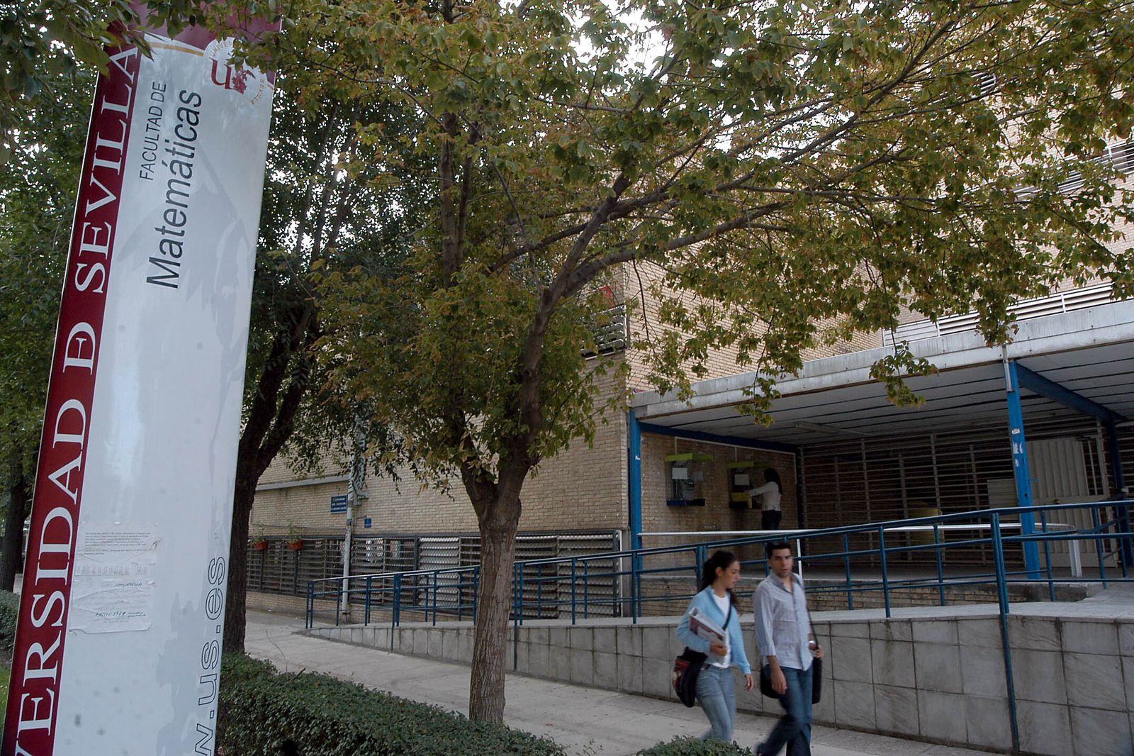Facultad de Matemáticas en la US, en el campus de Reina Mercedes.