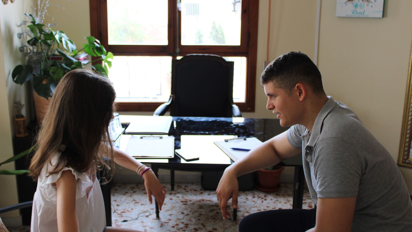 Trabajando en la unidad de Psicología para adolescentes.