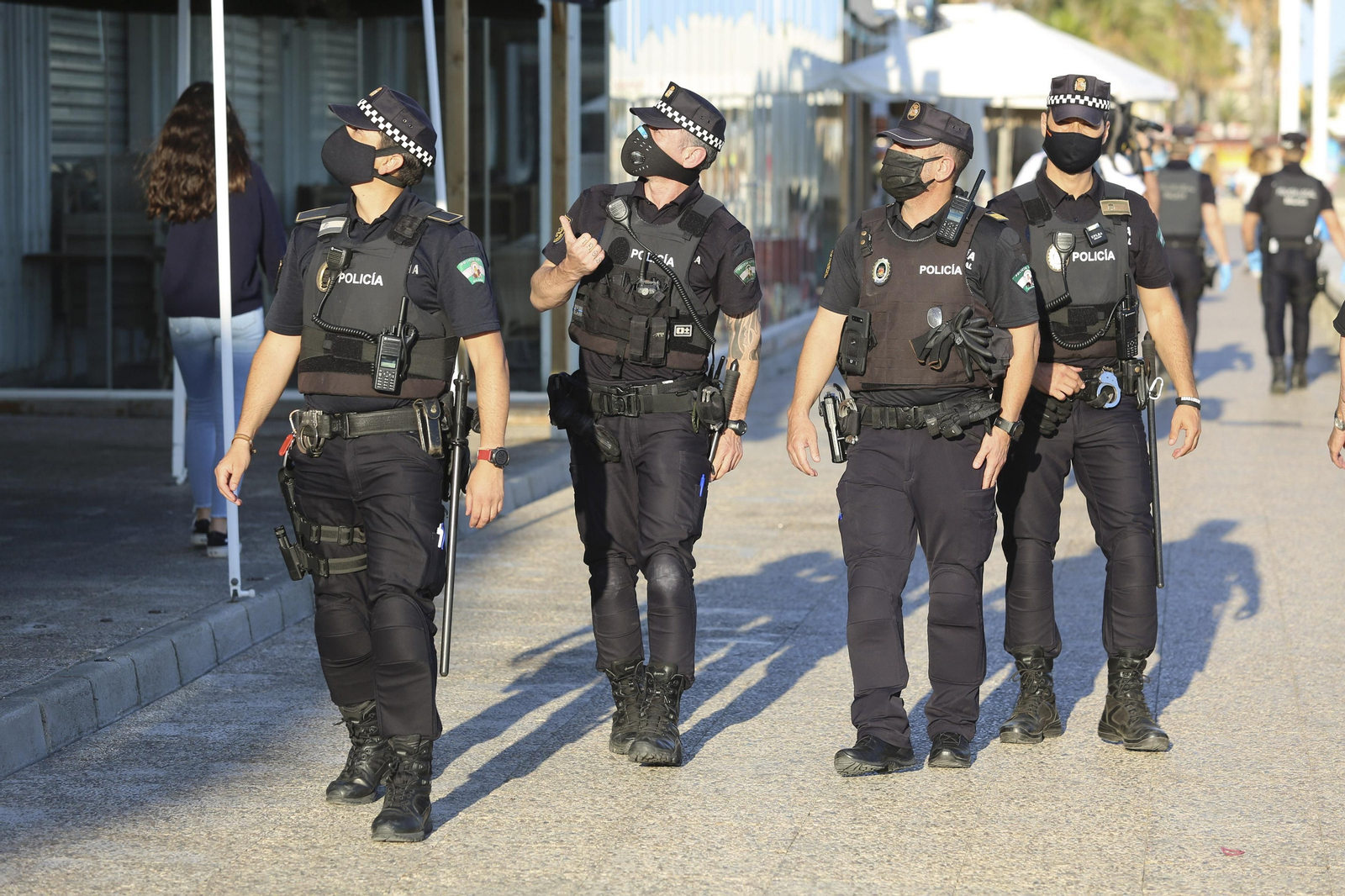 Las fotos del refuerzo policial en Pedregalejo ante su masificación