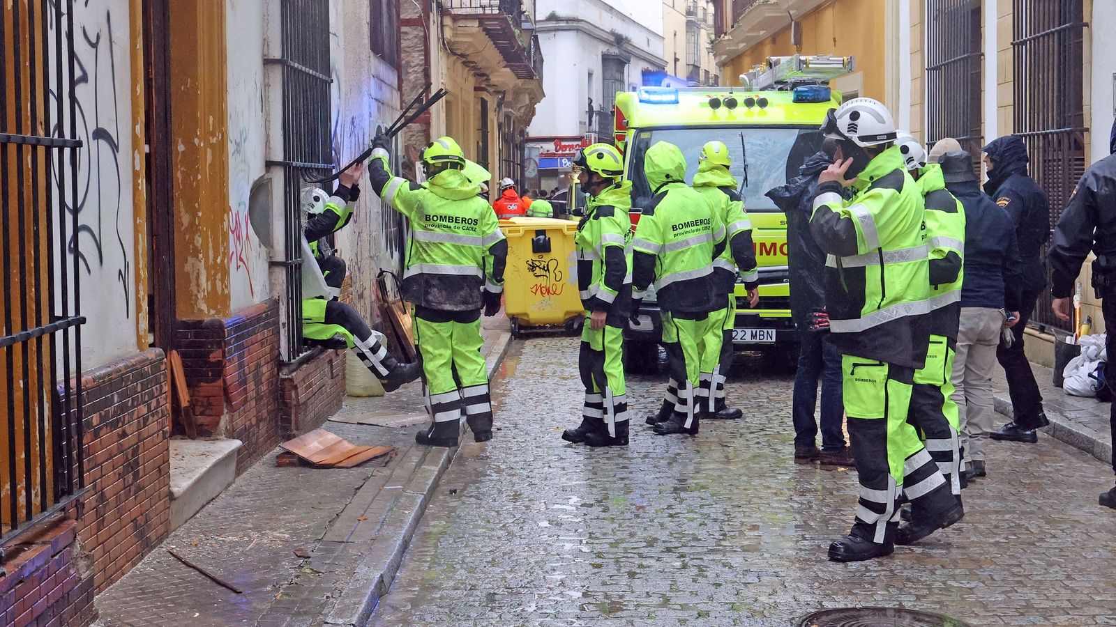Imágenes del derrumbe en una casa okupada en Jerez