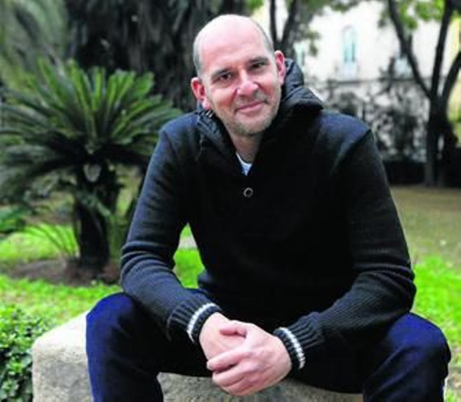 Juan Jesús Rodríguez (Cartaya, Huelva, 1969), en los jardines del Teatro de la Maestranza.