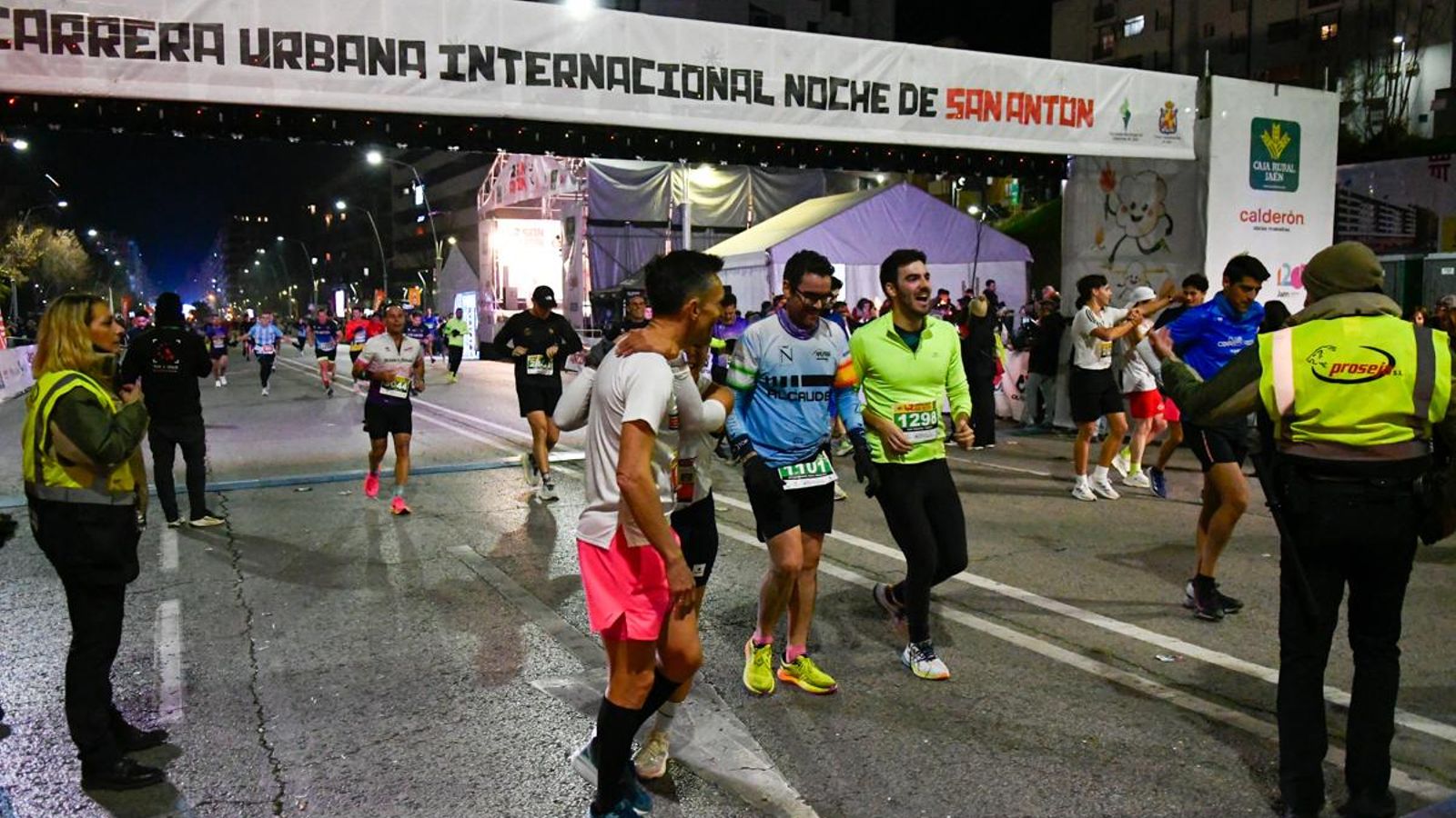 En imágenes: búscate en tu llegada a meta de la Carrera de San Antón 2025 (3)