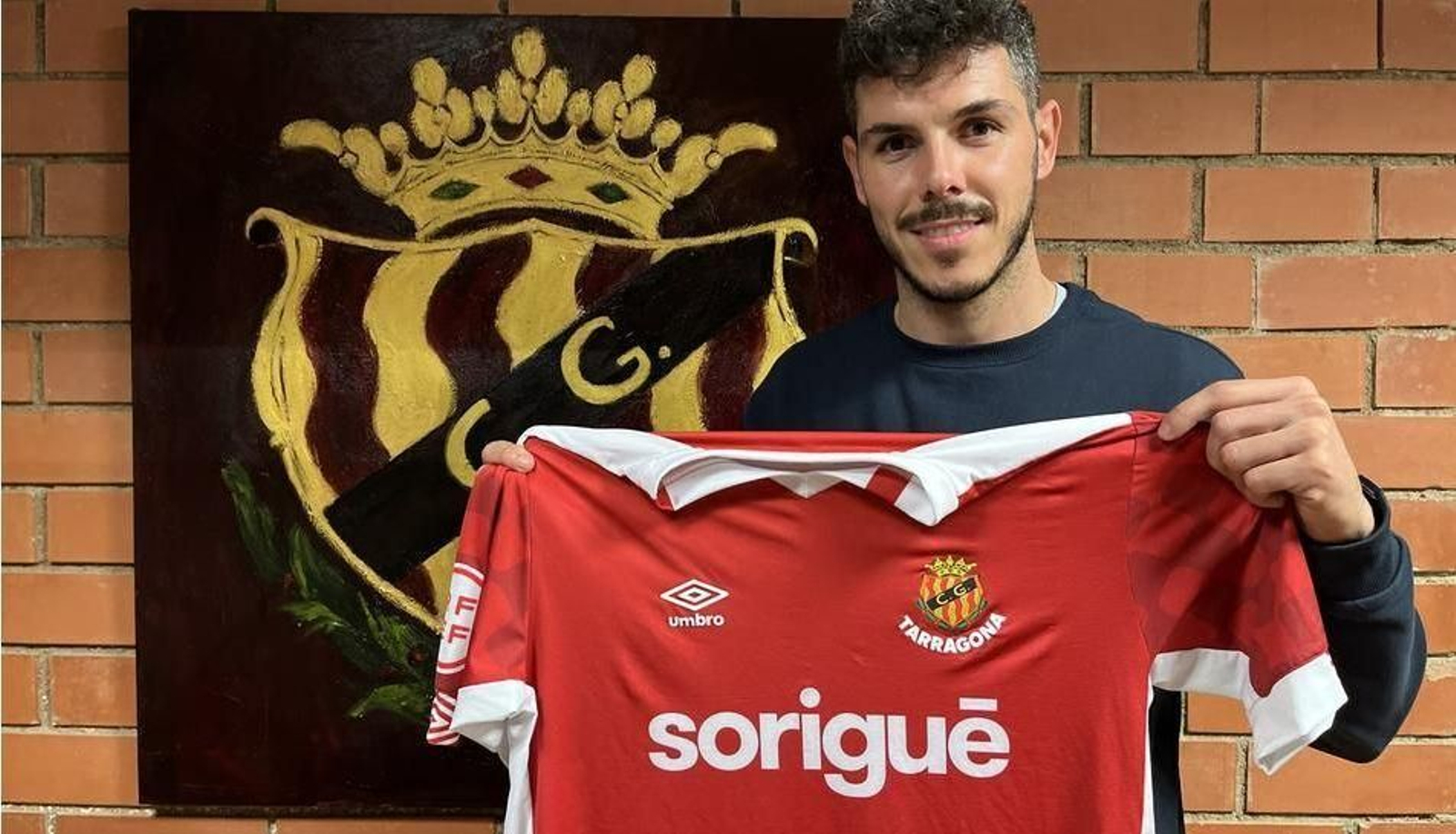 Elías Pérez, con la camiseta del Nástic Elías Pérez, con la camiseta del Nástic