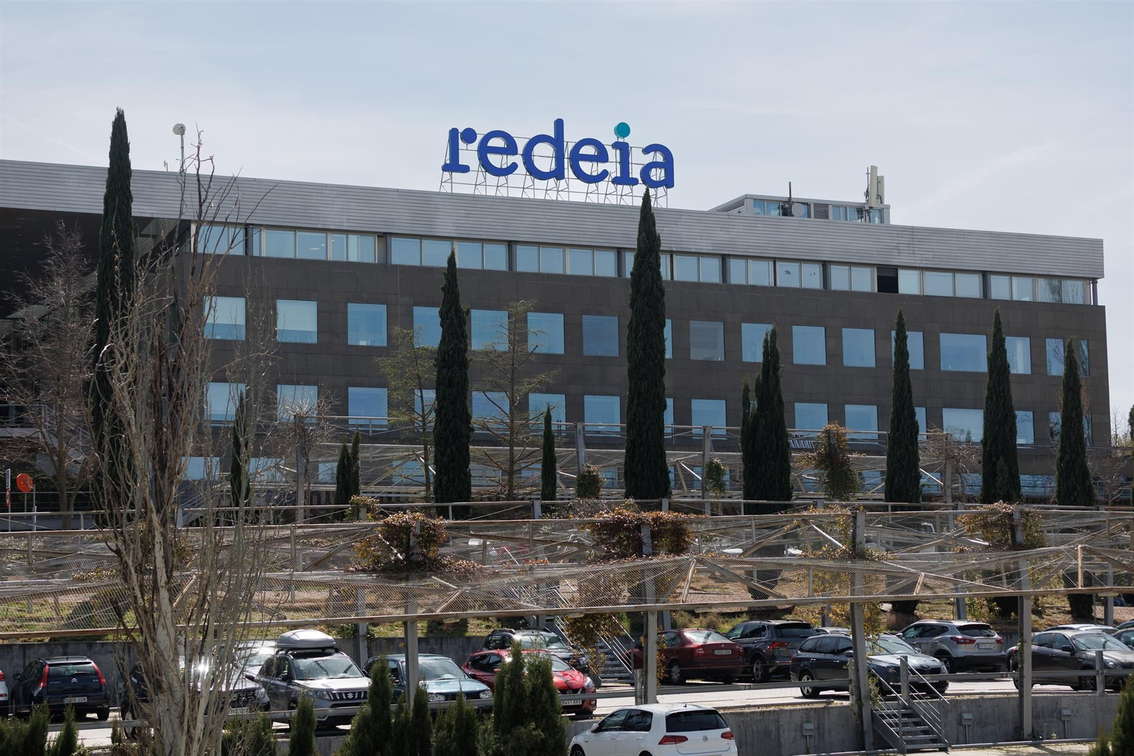 Fachada de la sede de Red Eléctrica. Fachada de la sede de Red Eléctrica.