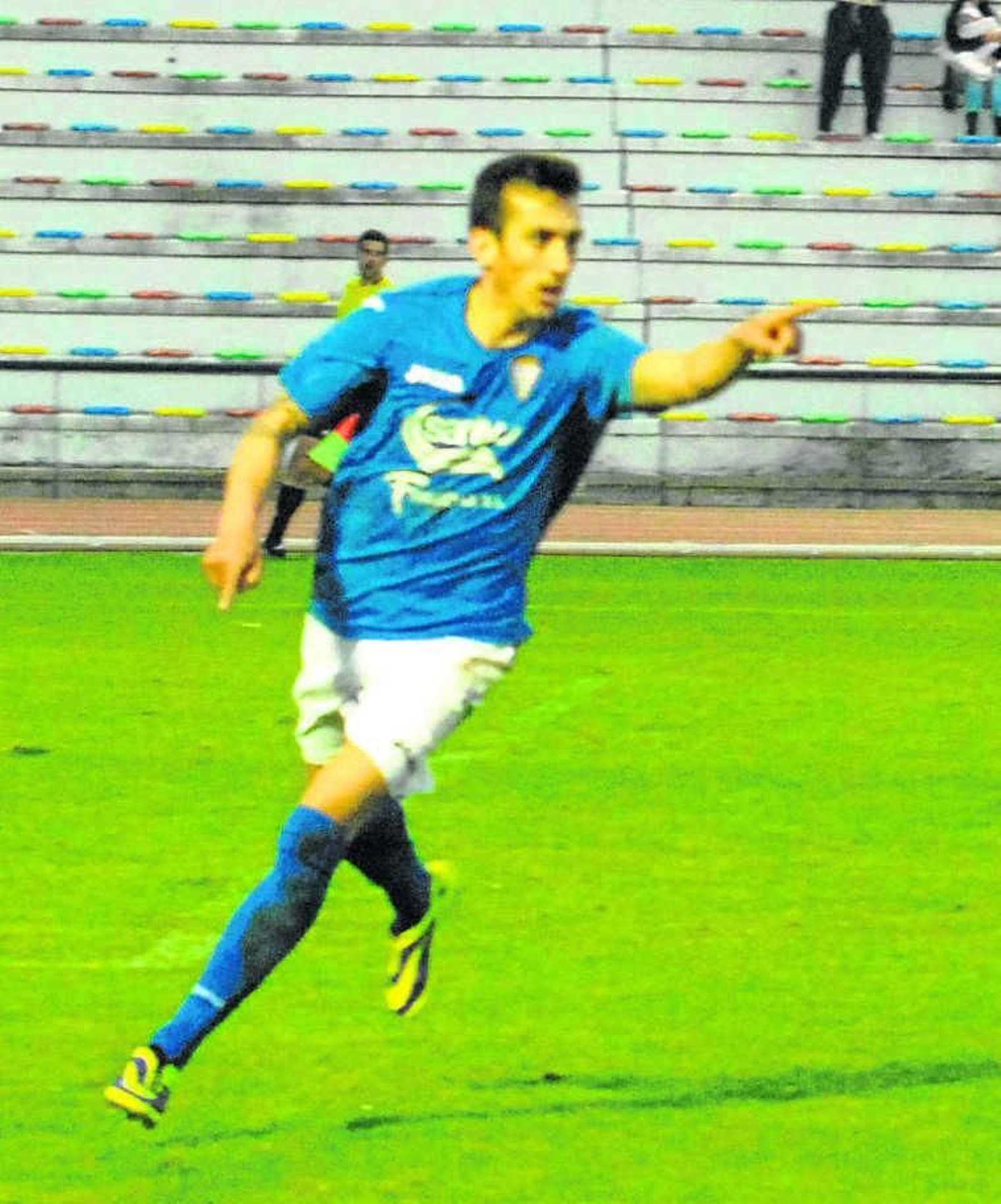 Zafra celebra un gol durante su anterior estancia en el San Fernando.