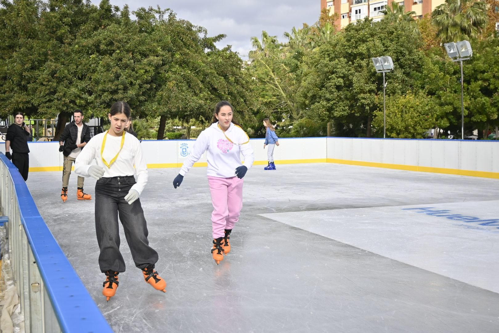 Imágenes de la inauguración de la pista de hielo de Isla Chica