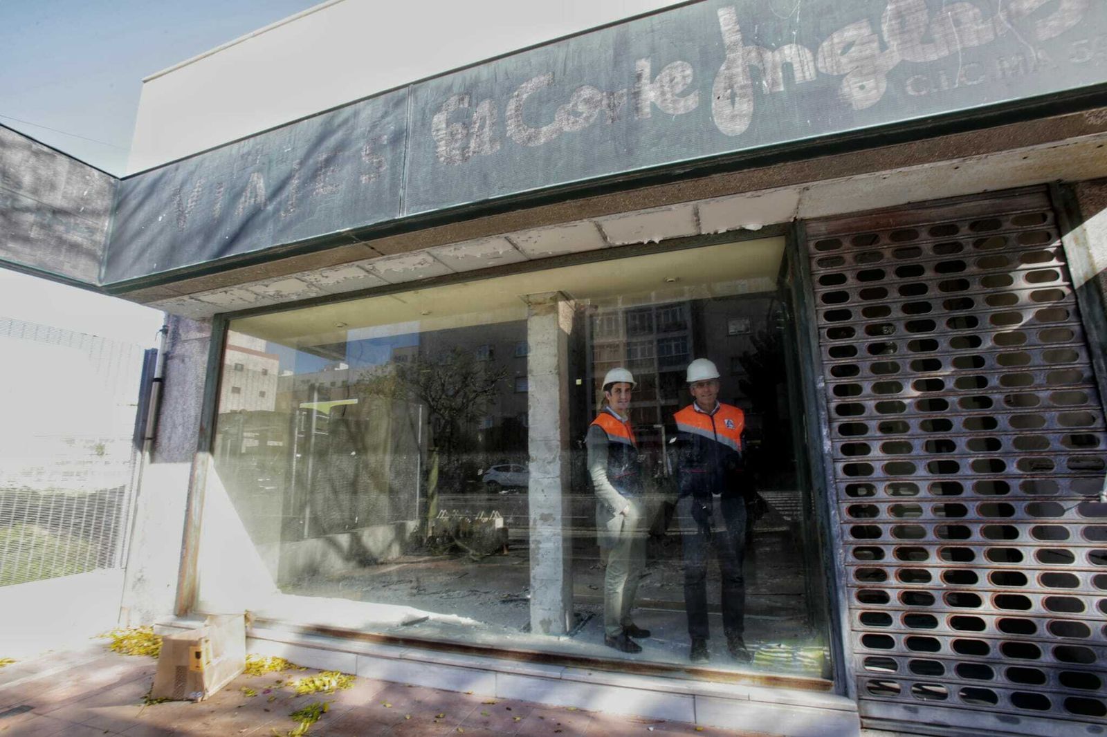 Trabajadores en las antiguas instalaciones de El Corte Inglés Oportunidades.