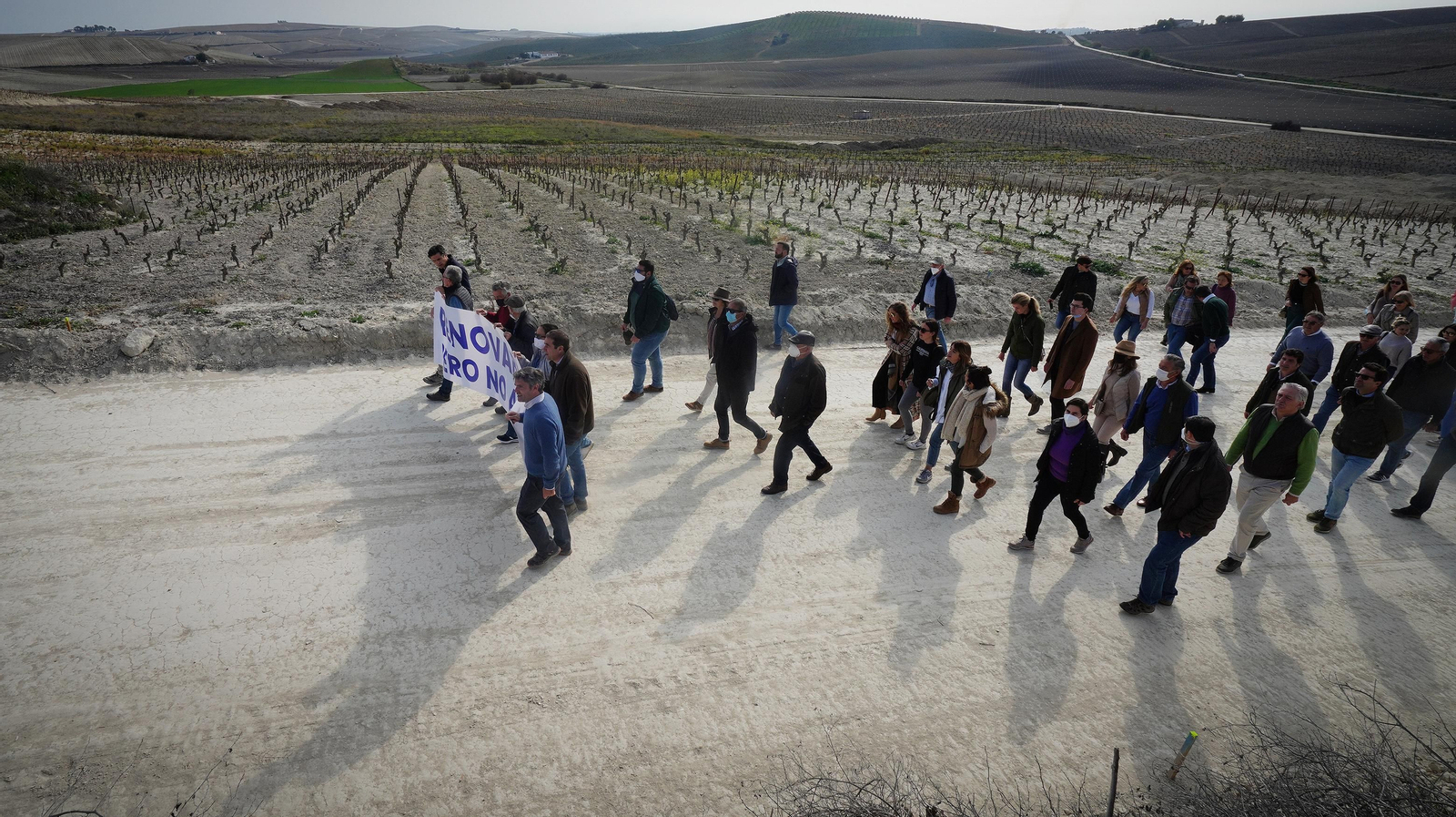Marcha en protesta por la instalación de un parque eólico en la campiña jerezana