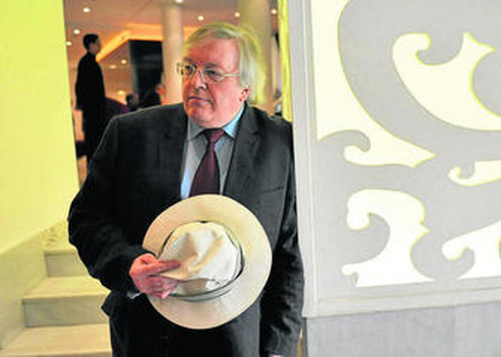 Paul Preston, ayer, en la entrada del hotel Colón.