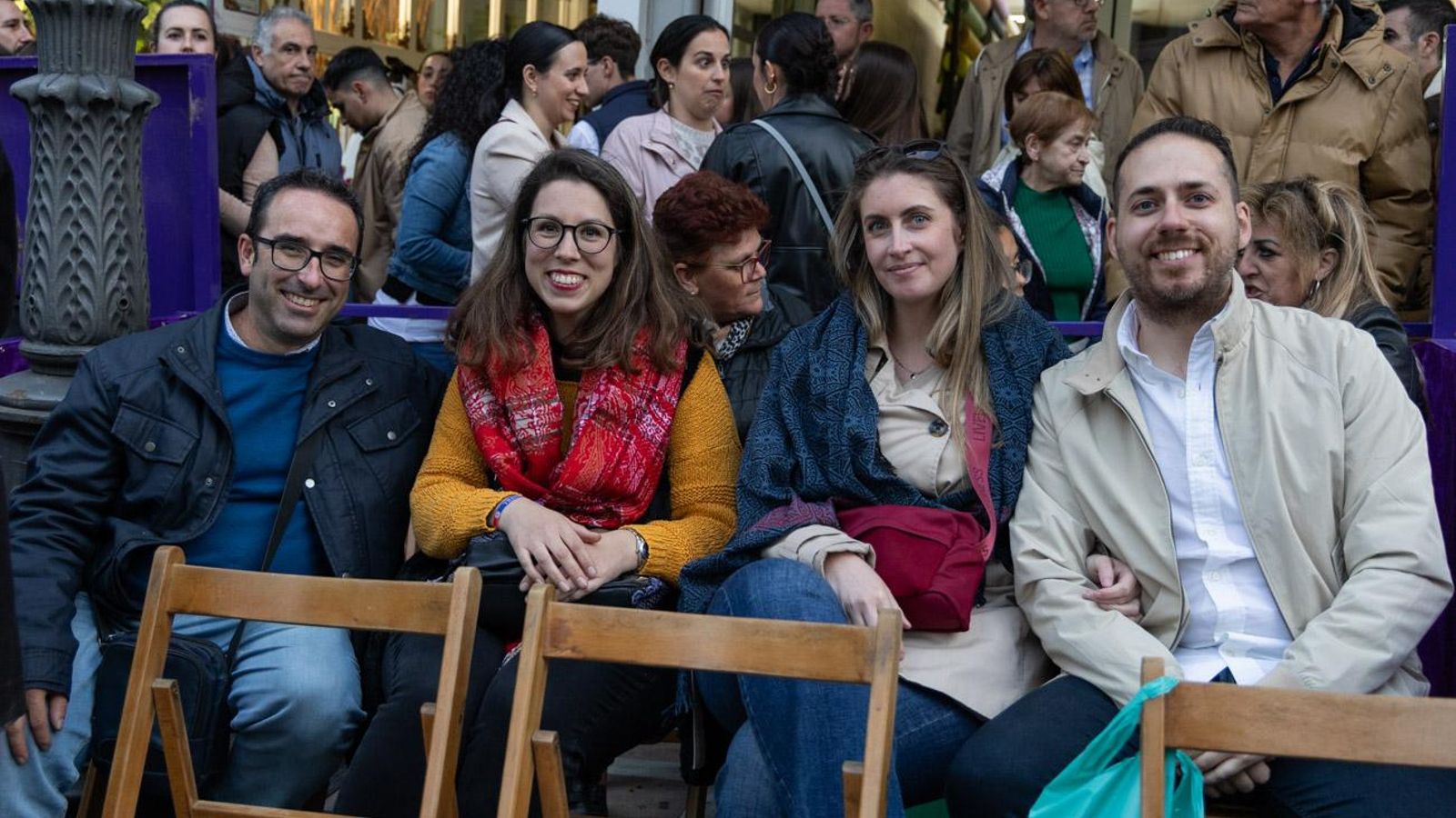 Los cofrades se rinden ante los grandes pasos de misterio del Lunes Santo
