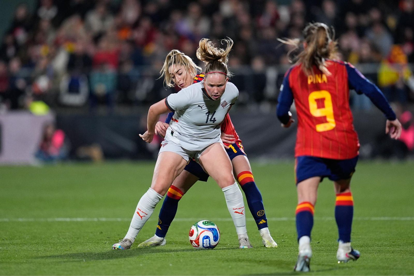 Las fotos del España-Islandia de fútbol femenino