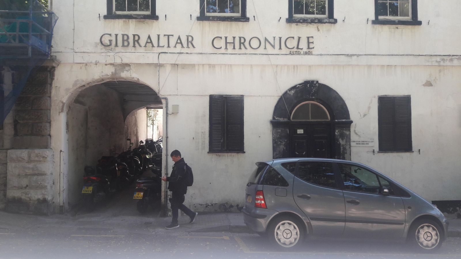 Fachada del edificio del periódico local, fundado en 1801. Fachada del edificio del periódico local, fundado en 1801.