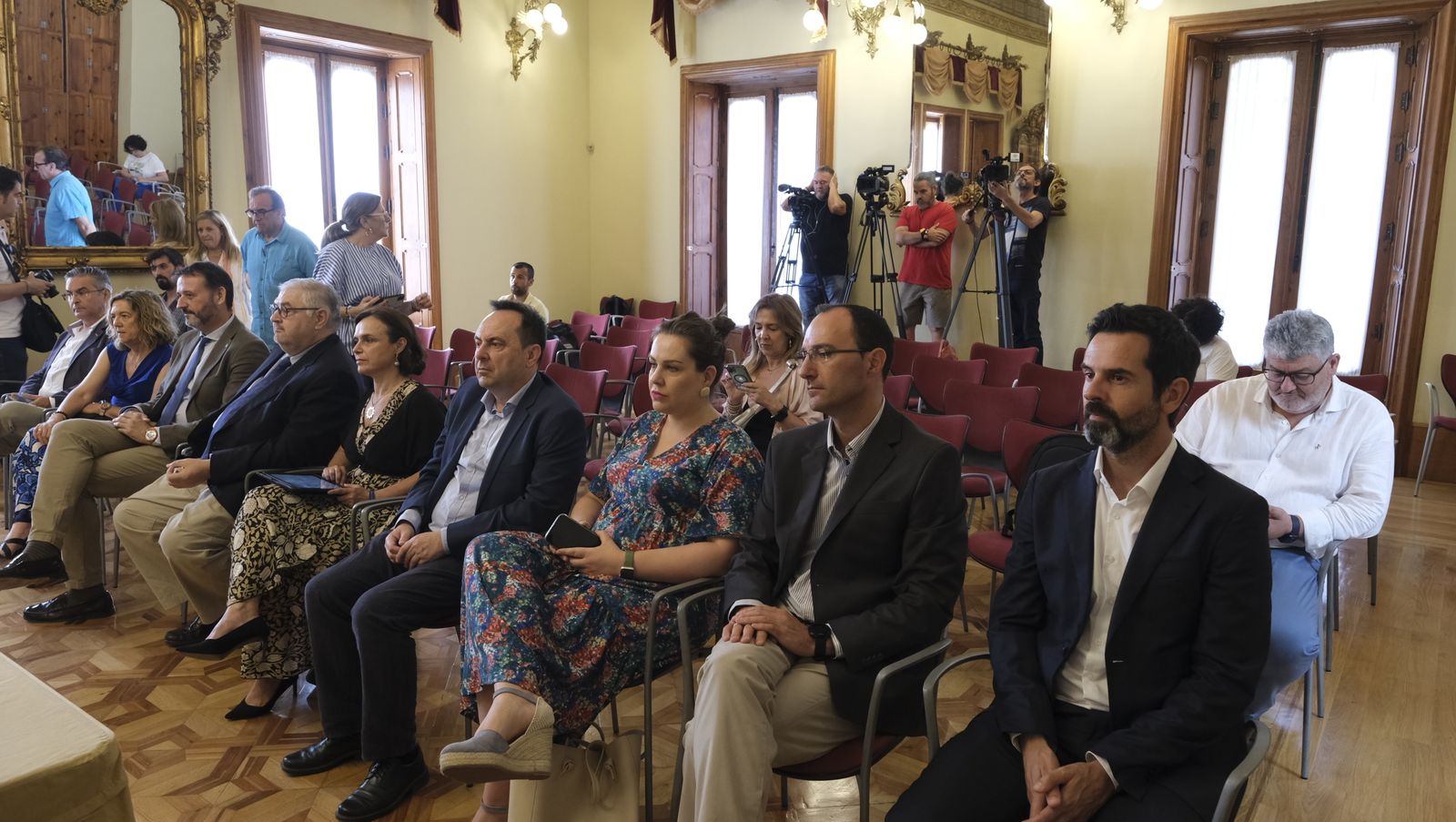 Imágenes de la firma del convenio para el impulso del Instituto Mixto de Investigación