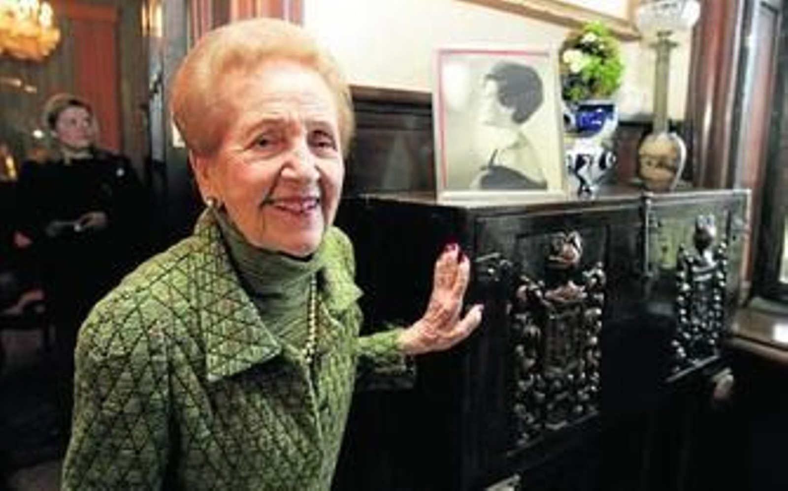 Francisca Díaz Torres, en su casa de la capital almeriense, ubicada en la Plaza Emilio Pérez, cuyas puertas abrió a la prensa en febrero de 2010.