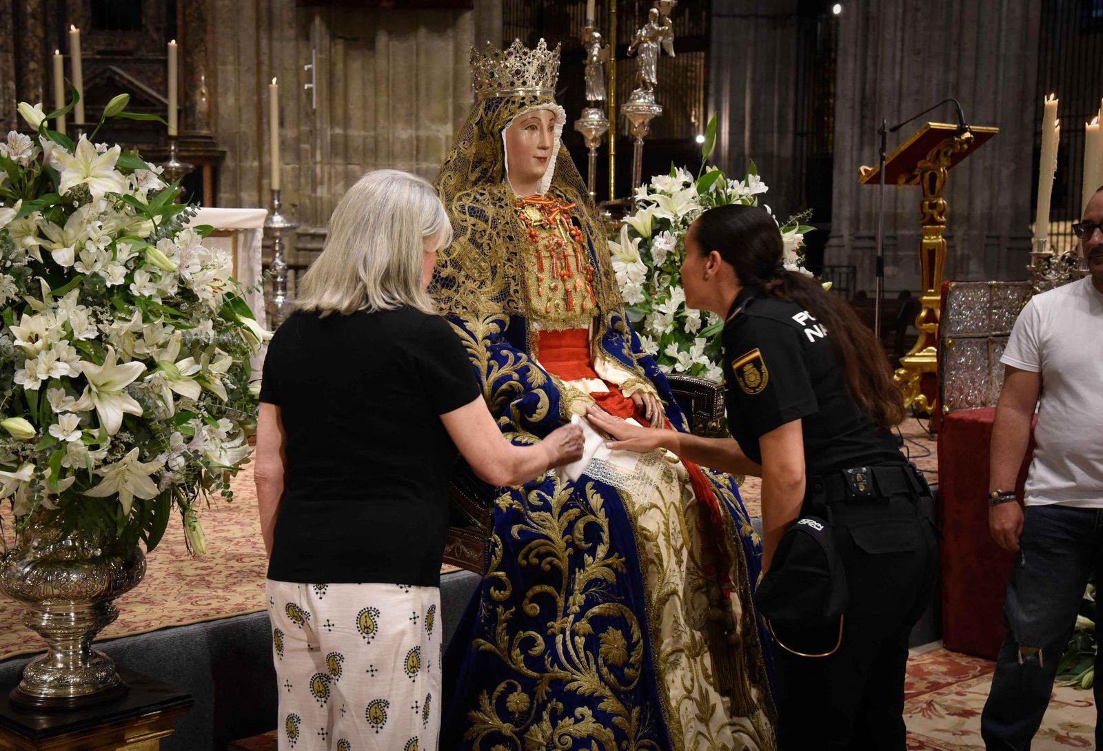 Besamanos de la Virgen de los Reyes