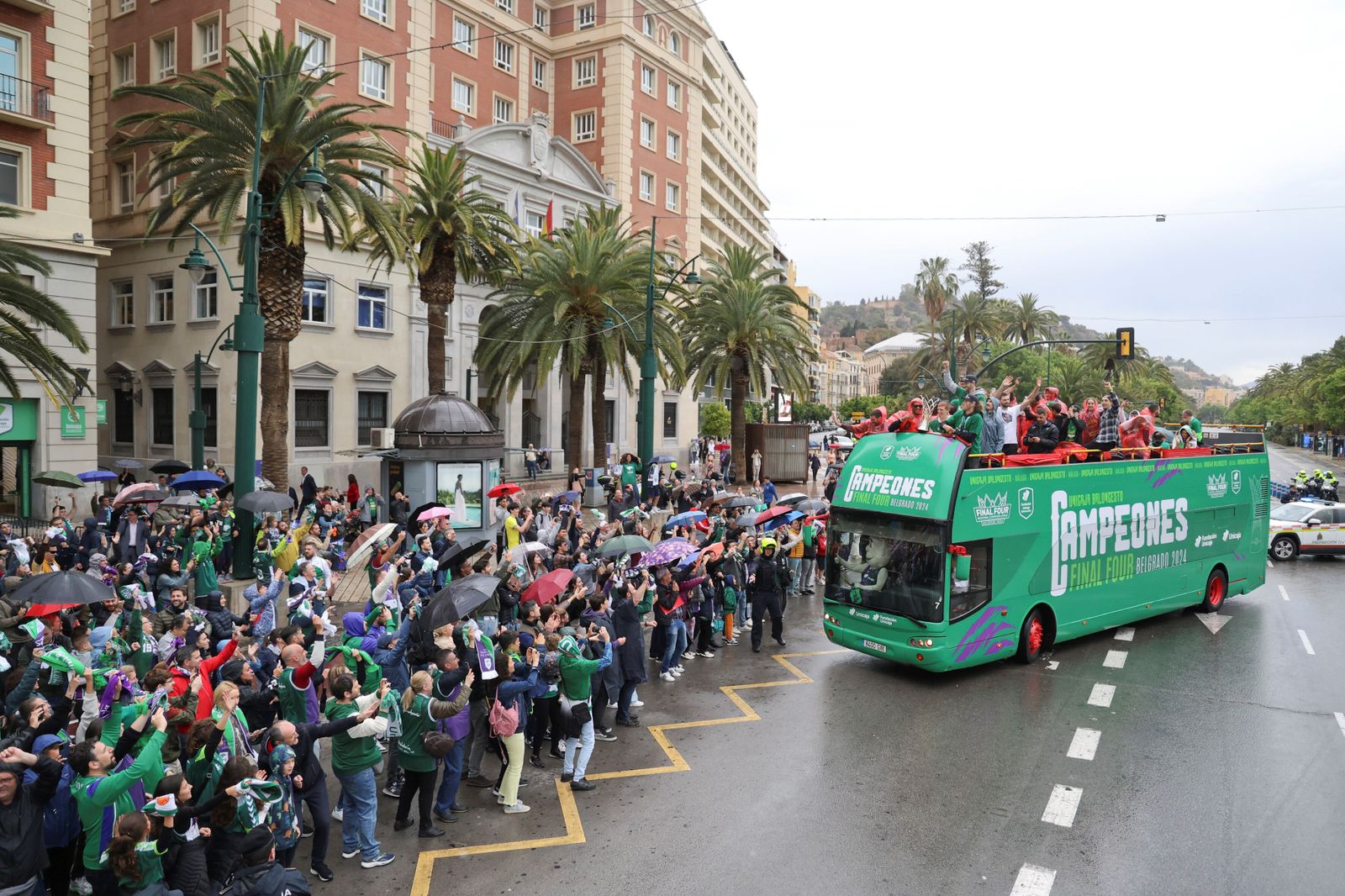 El Unicaja celebra en las calles de Málaga el título de la BCL