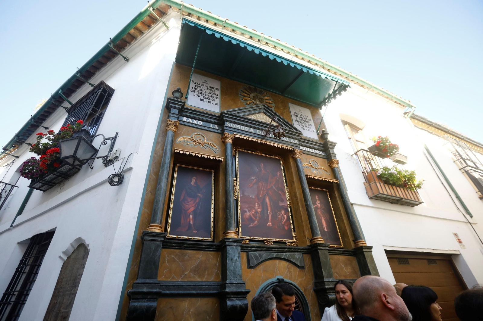 El retablo de San Rafael de la calle Lineros de Córdoba, en imágenes