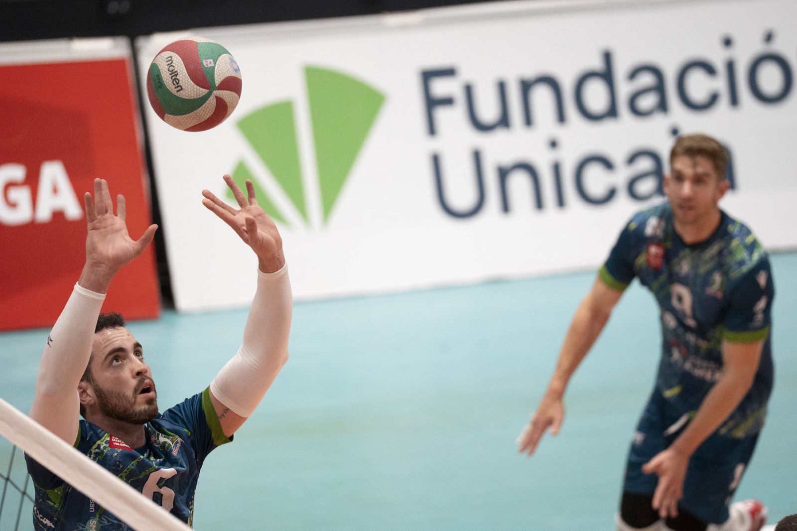 Las imágenes del partido entre Unicaja Costa de Almería y Pamesa Teruel de Superliga de voleibol