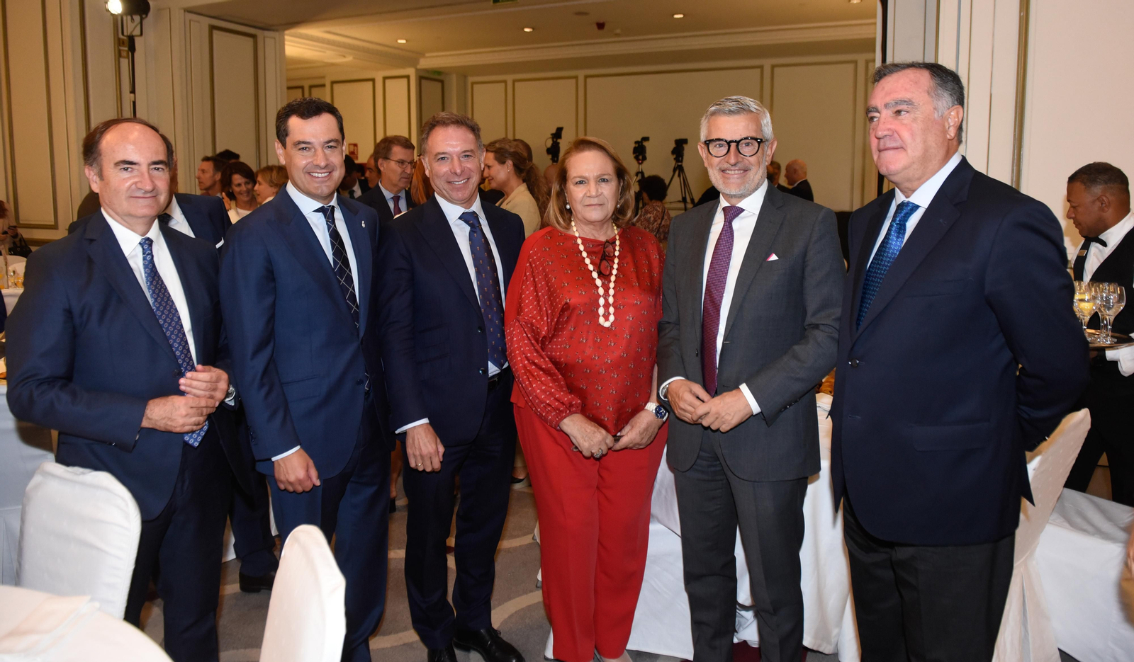 Los invitados al Foro Joly con Juanma Moreno en Madrid, en imágenes