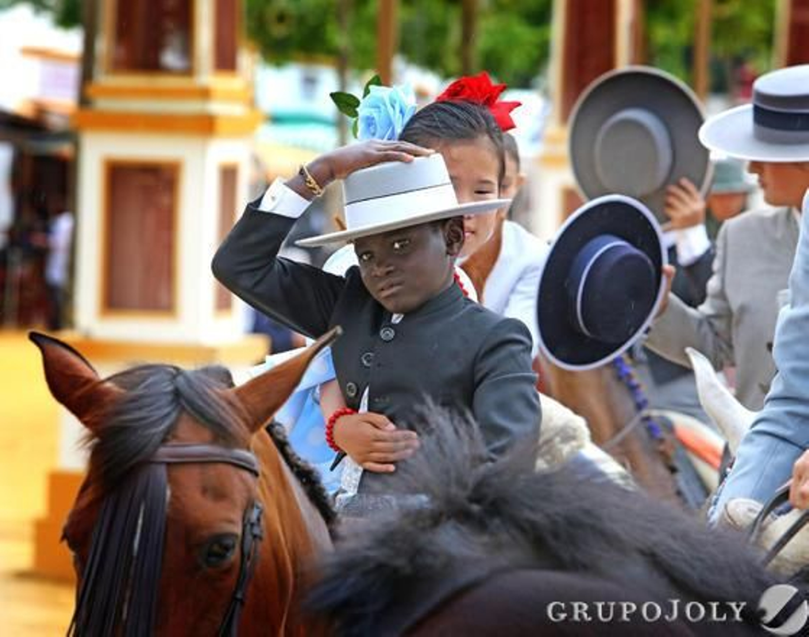 No es difícil ver a jinetes de poca edad dotando al Real del González Hontoria de singulares estampas, como ésta de la jornada de ayer jueves.

Foto: Pascual
