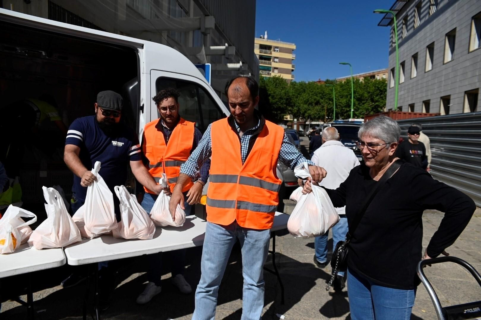 El reparto de naranjas en Córdoba en protesta por la situación del campo, en imágenes El reparto de naranjas en Córdoba en protesta por la situación del campo, en imágenes