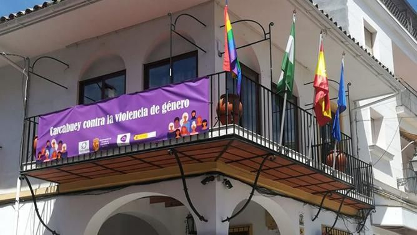 Fachada principal del Ayuntamiento de Carcabuey.