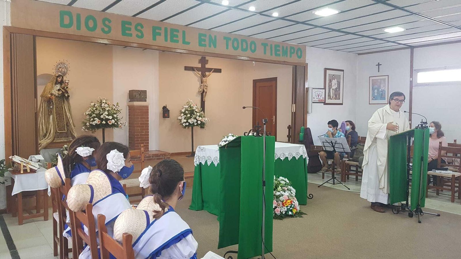Misa en la parroquia del Buen Pastor en honor a la Virgen del Carmen de Gallineras.
