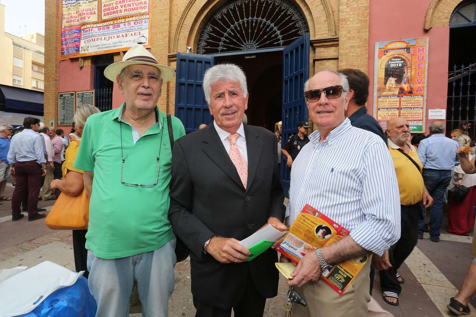 Ambiente en la Plaza de Toros de la Merced