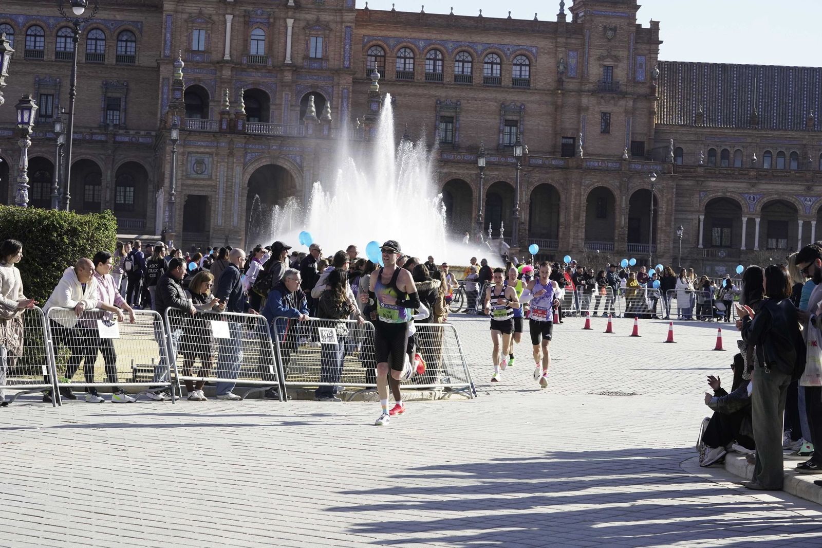 El Zúrich Maraton de Sevilla 2026 en la Plaza de España, galería 1