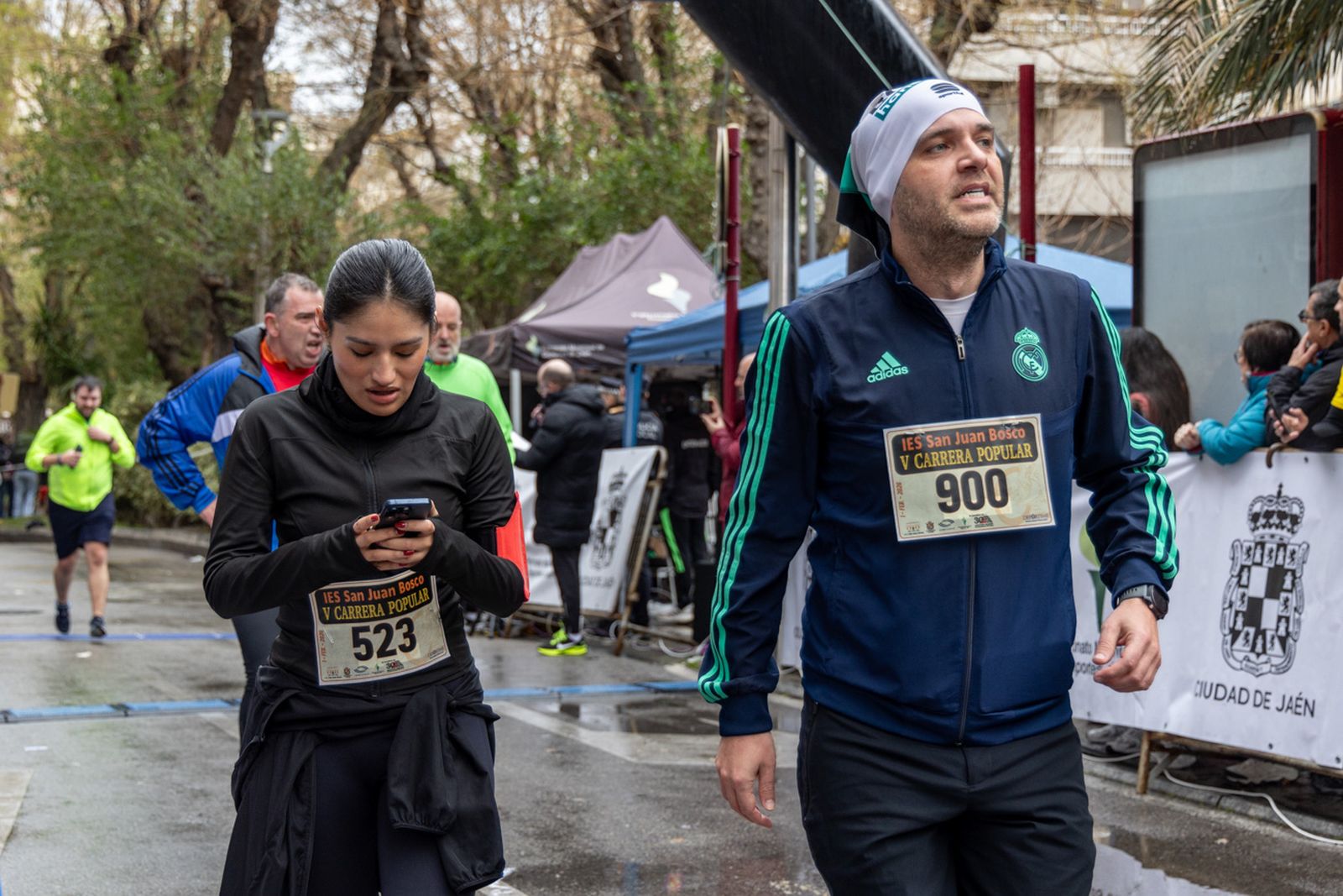 En imágenes: la lluvia no frena a más de un millar de corredores en la V Carrera Popular del IES San Juan Bosco (2)