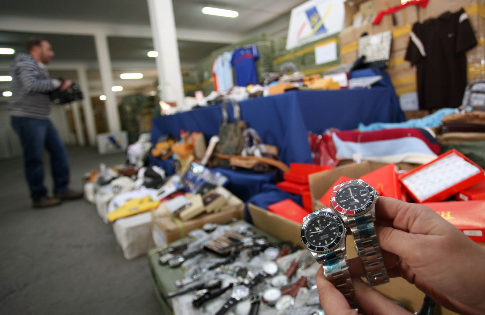 Productos falsificados decomisados por la Agencia Tributaria.