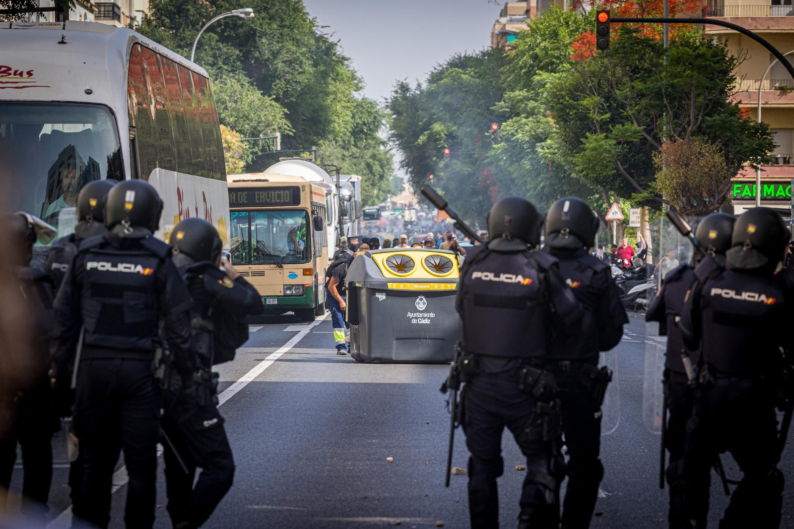 Imágenes del primer día de huelga de los trabajadores del sector del metal en Cádiz Imágenes del primer día de huelga de los trabajadores del sector del metal en Cádiz