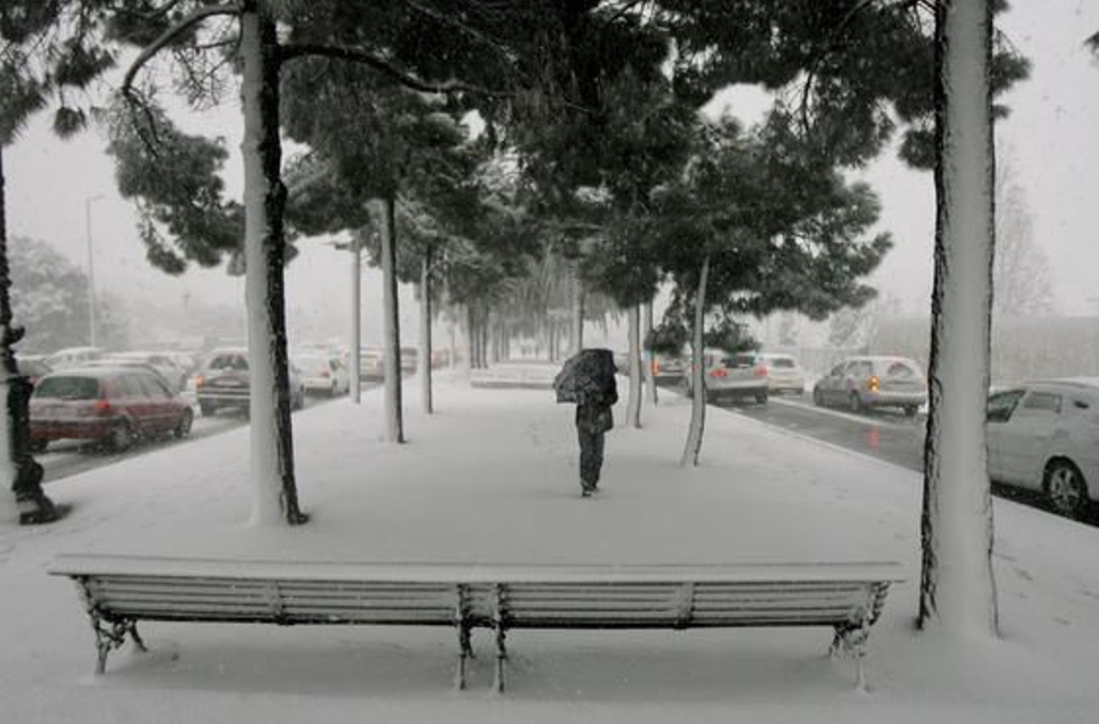 Una intensa nevada cubre Barcelona y a casi toda Cataluña. /EFE · AFP Photo · Reuters