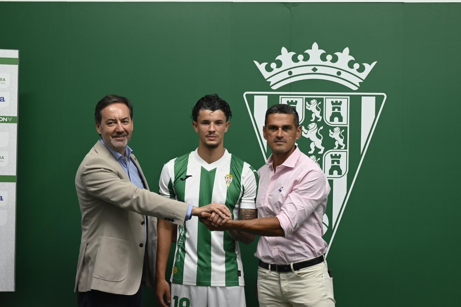 Las mejores fotos de la presentación de Jude Soonsup-Bell con el Córdoba CF