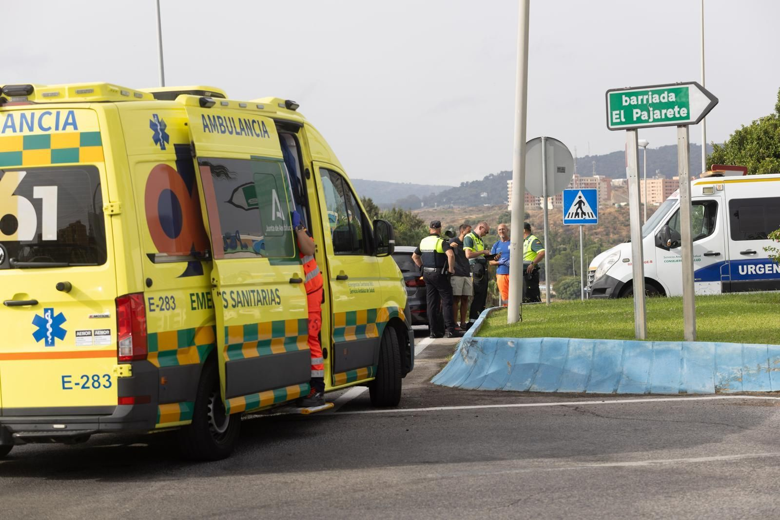 El momento de la llegada de los sanitarios al lugar del accidente.