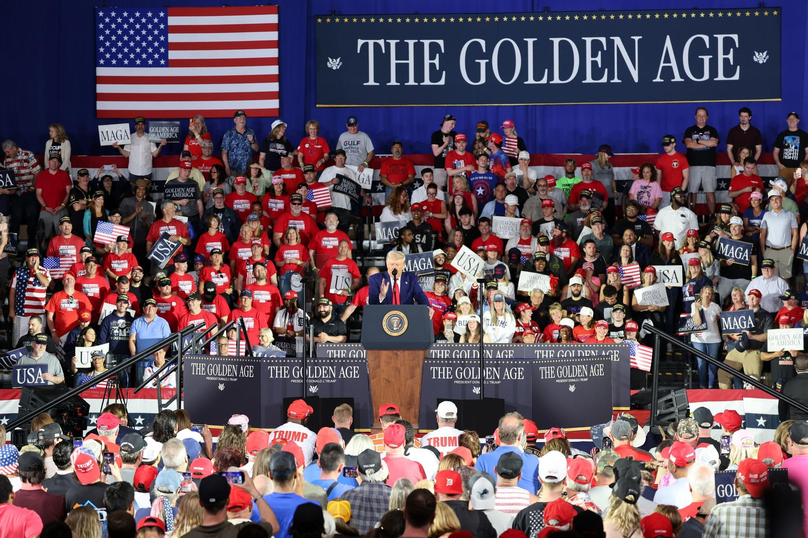 El presidente de EEUU, Donald Trump, habla durante la celebración de los primeros 100 días de su segundo mandato en Michigan. El presidente de EEUU, Donald Trump, habla durante la celebración de los primeros 100 días de su segundo mandato en Michigan.