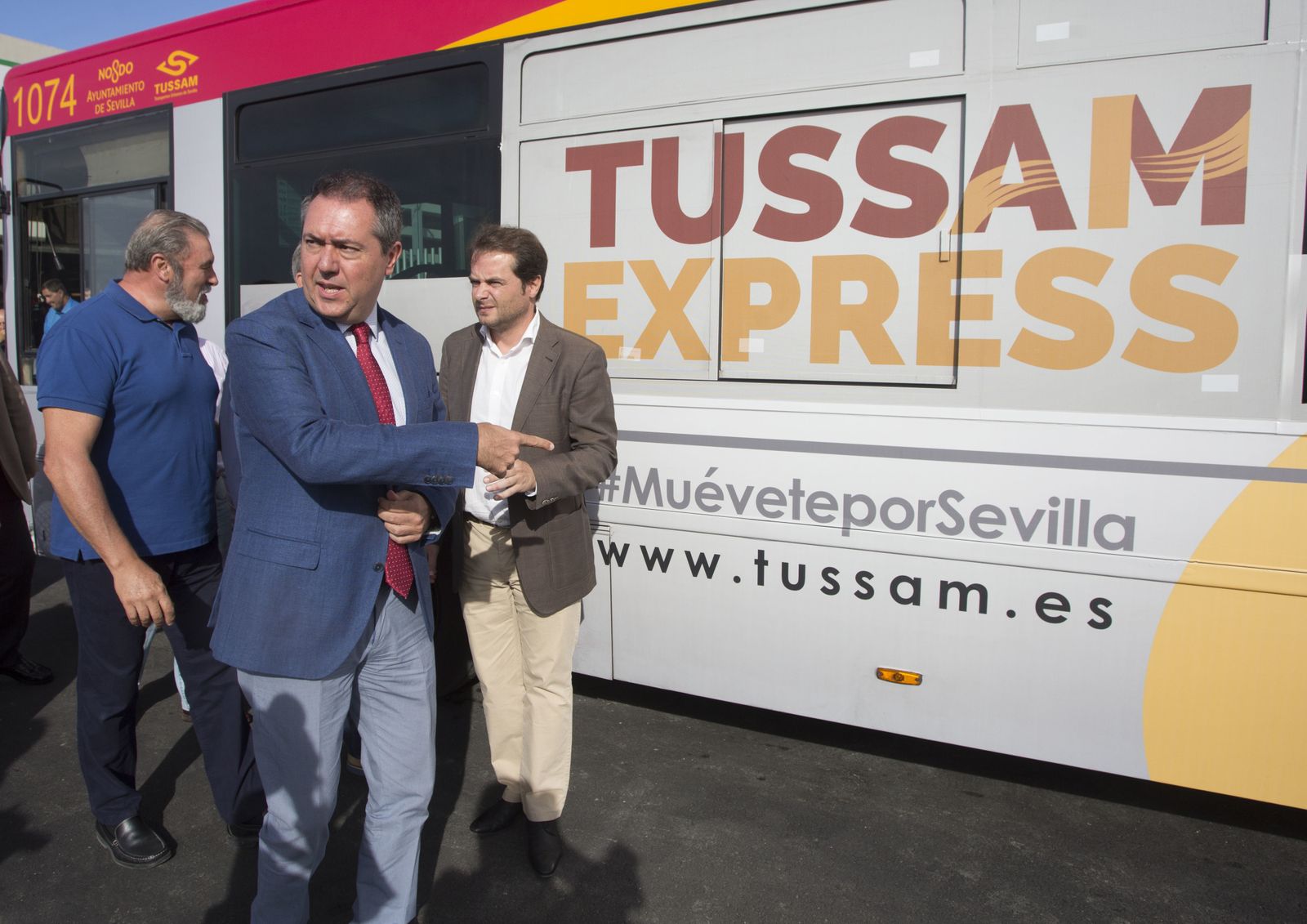 Espadas en la inauguración de la línea express.
