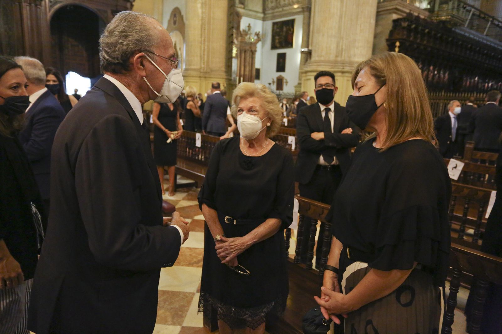 Las fotos del funeral en la Catedral de Málaga por los fallecidos con coronavirus.