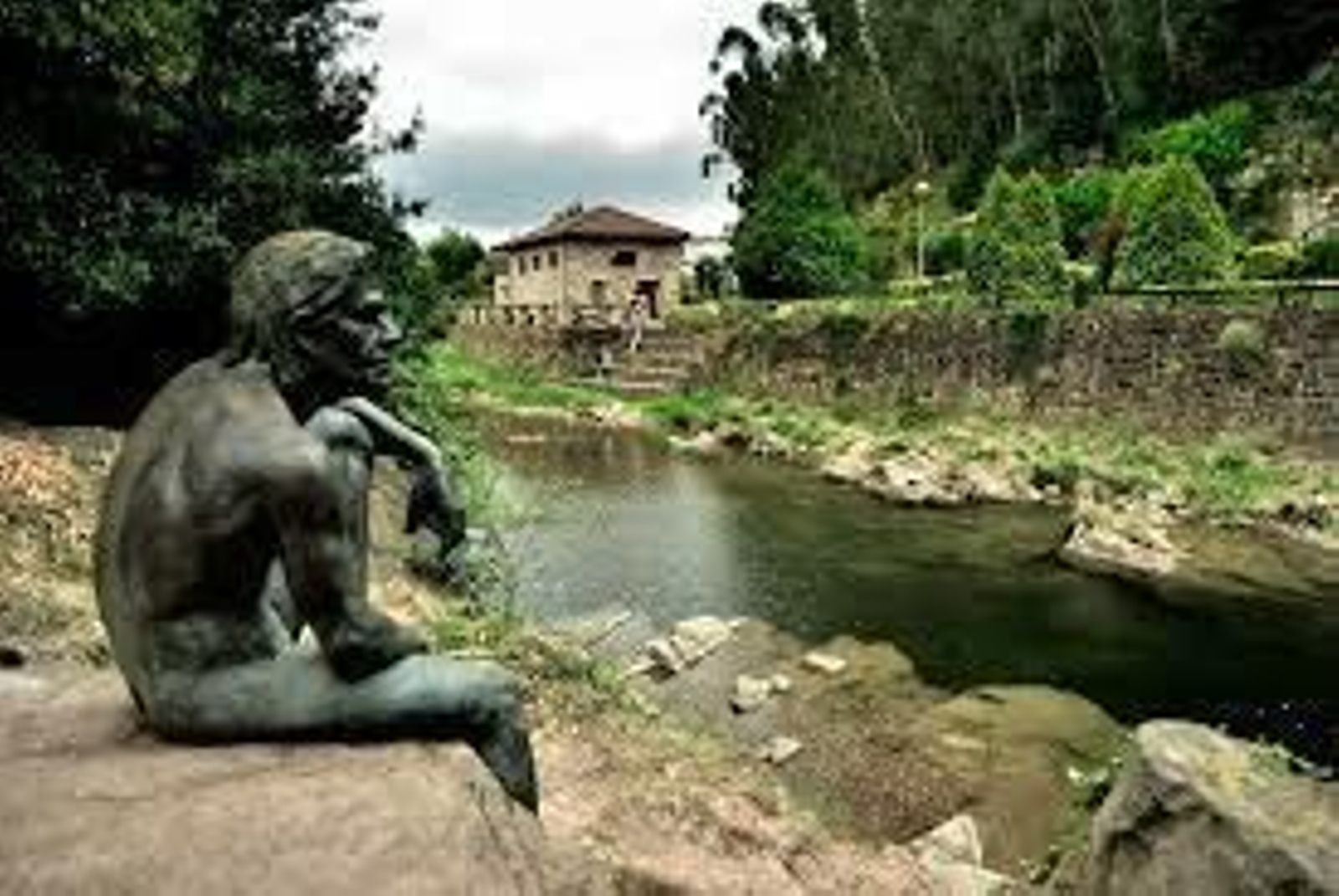 El monumento en Liérganes, Cantabria, del Hombre Pez