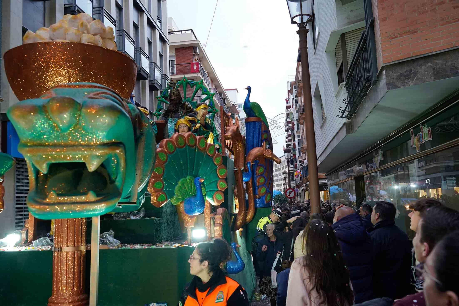 Imágenes de la Cabalgata de los Reyes Magos en Huelva