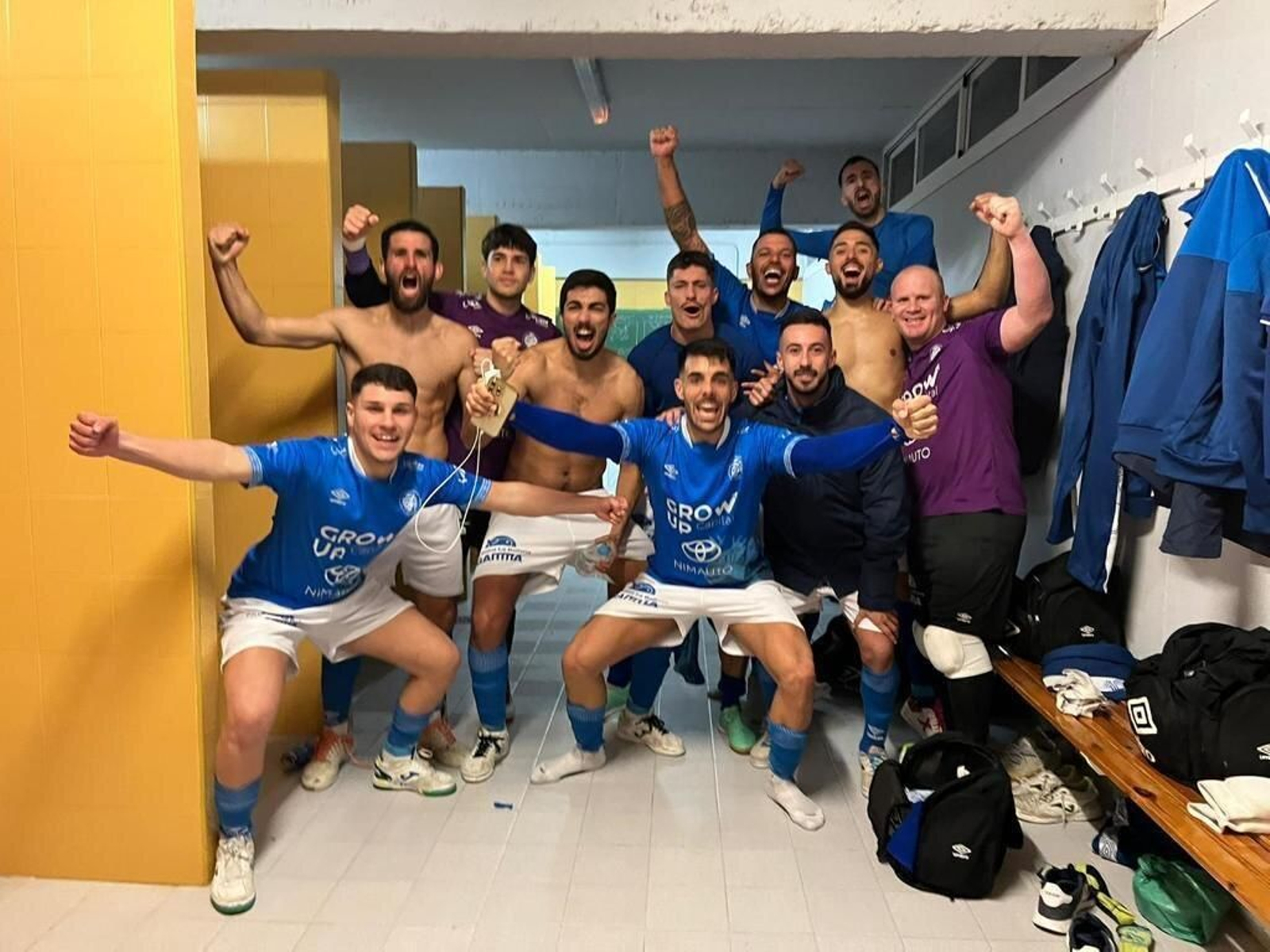 El Xerez Futsal celebra la victoria en casa del Bujalance.