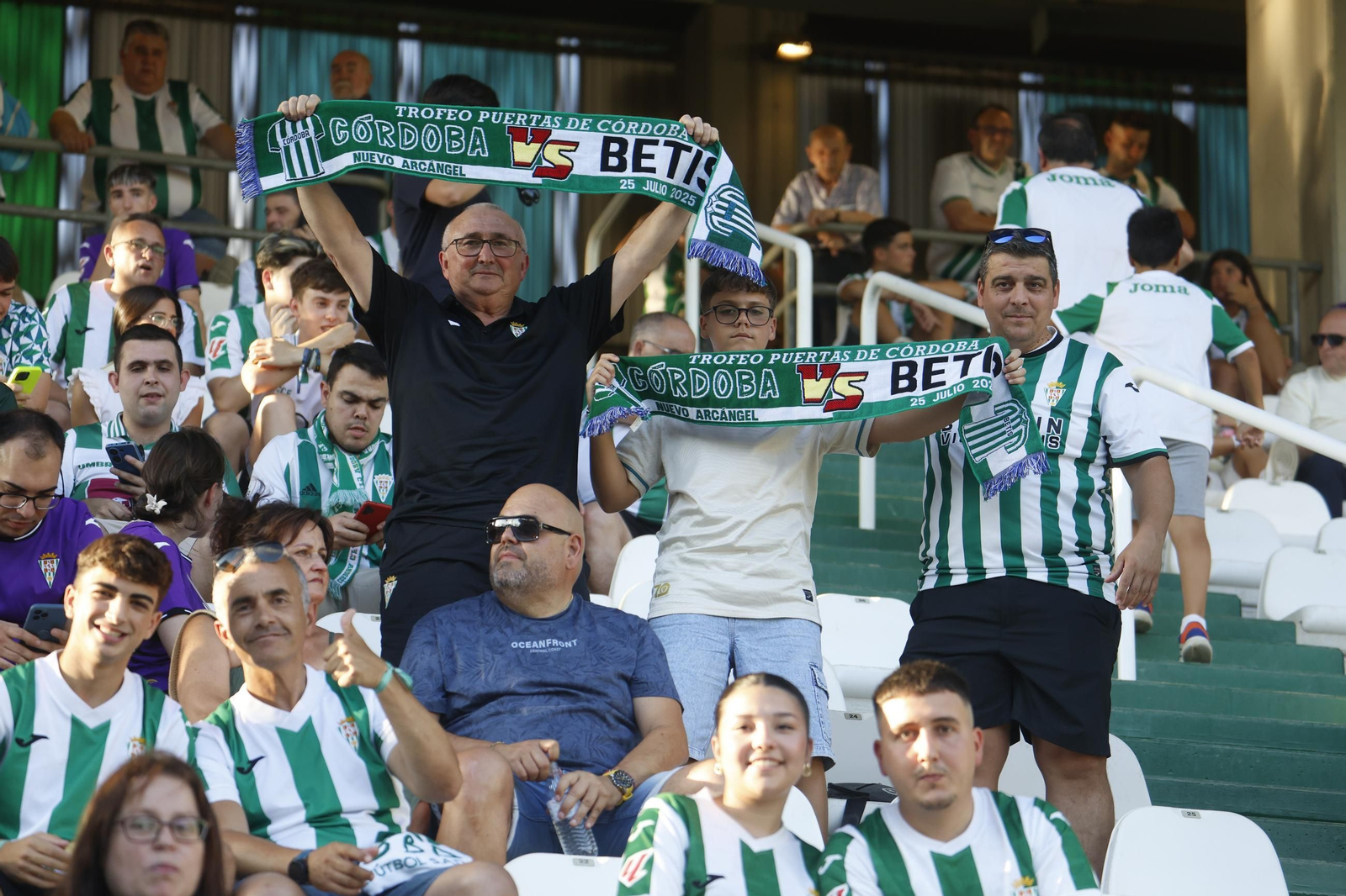 Las mejores fotos del ambiente en El Arcángel para el Córdoba CF - Real Betis